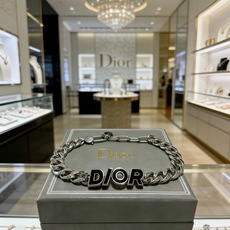DIOR新款高品质迪奥手链原单货专柜新款开模复古潮流时尚必备 男女均可佩戴 情侣款同款 摇滚朋克泰银风格 DIOR新款高品质迪奥手链原单货专柜新款开模复古潮流时尚必备 男女均可佩戴 情侣款同款 摇滚朋克泰银风格