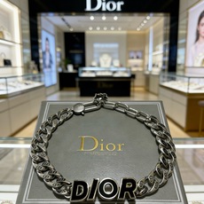 DIOR新款高品质迪奥手链原单货专柜新款开模复古潮流时尚必备 男女均可佩戴 情侣款同款 摇滚朋克泰银风格 DIOR新款高品质迪奥手链原单货专柜新款开模复古潮流时尚必备 男女均可佩戴 情侣款同款 摇滚朋克泰银风格