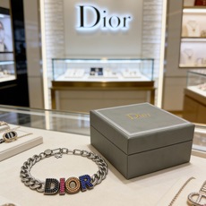 DIOR新款高品质迪奥手链原单货专柜新款开模复古潮流时尚必备 男女均可佩戴 情侣款同款 摇滚朋克泰银风格 DIOR新款高品质迪奥手链原单货专柜新款开模复古潮流时尚必备 男女均可佩戴 情侣款同款 摇滚朋克泰银风格
