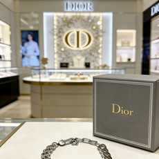 DIOR新款高品质迪奥手链原单货专柜新款开模复古潮流时尚必备 男女均可佩戴 情侣款同款 摇滚朋克泰银风格 DIOR新款高品质迪奥手链原单货专柜新款开模复古潮流时尚必备 男女均可佩戴 情侣款同款 摇滚朋克泰银风格