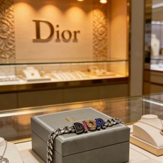 DIOR新款高品质迪奥手链原单货专柜新款开模复古潮流时尚必备 男女均可佩戴 情侣款同款 摇滚朋克泰银风格 DIOR新款高品质迪奥手链原单货专柜新款开模复古潮流时尚必备 男女均可佩戴 情侣款同款 摇滚朋克泰银风格