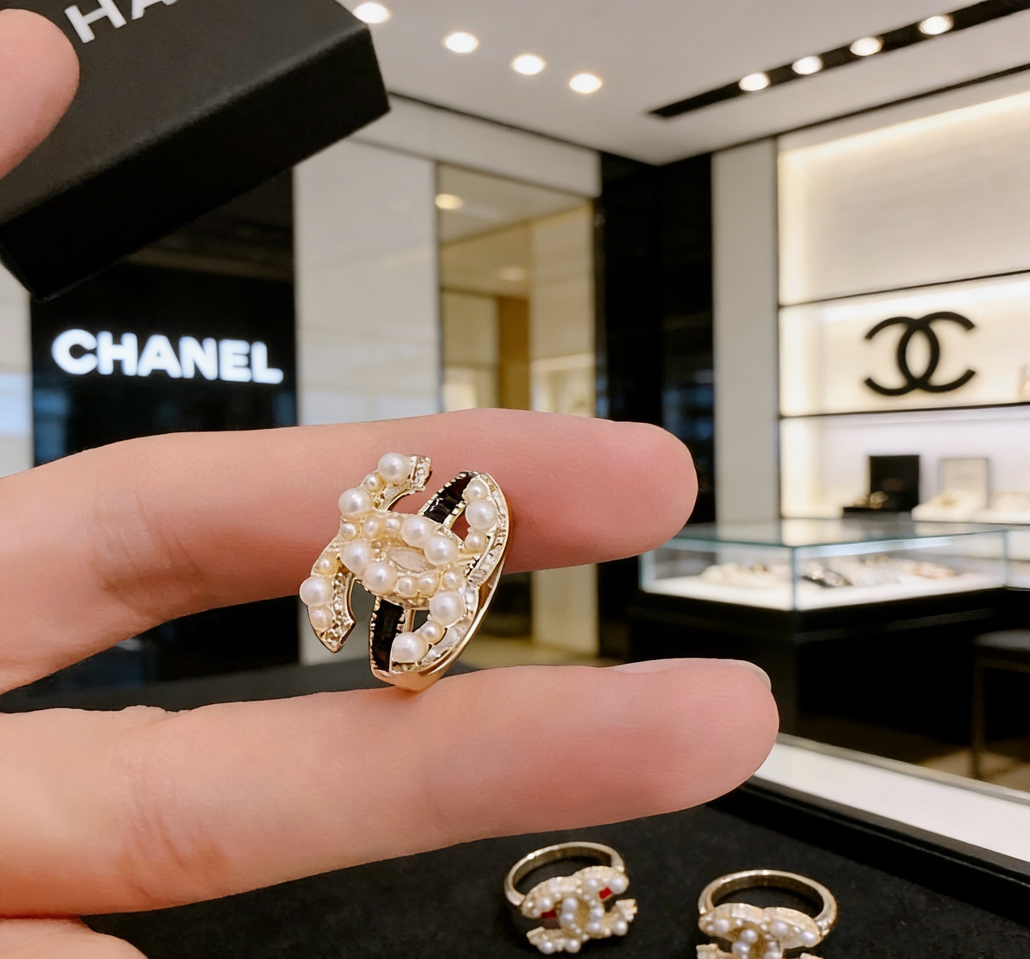 Chanel 香奈儿 简约复古珍珠戒指 精选精致质重工打造 适合各种各样手指  码数678