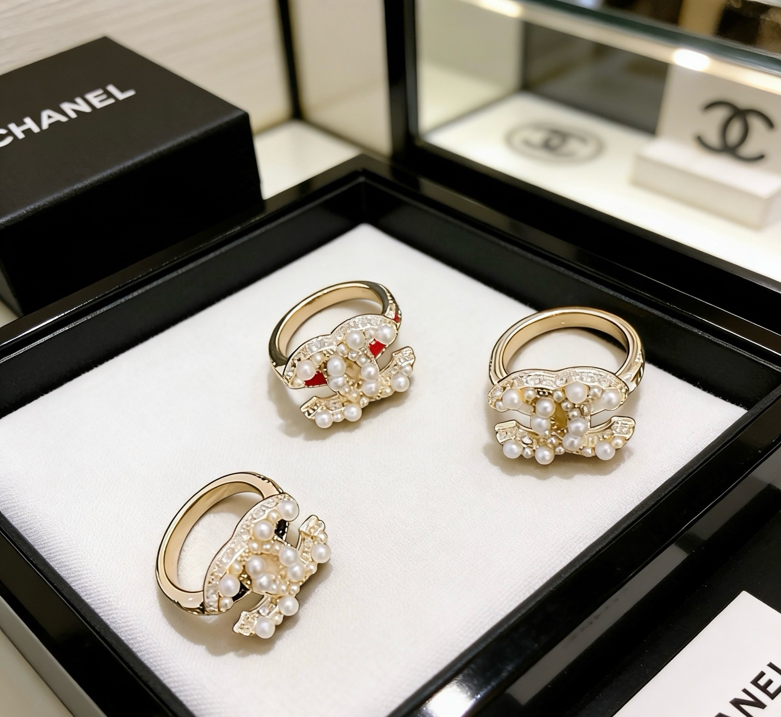 Chanel 香奈儿 简约复古珍珠戒指 精选精致质重工打造 适合各种各样手指  码数678