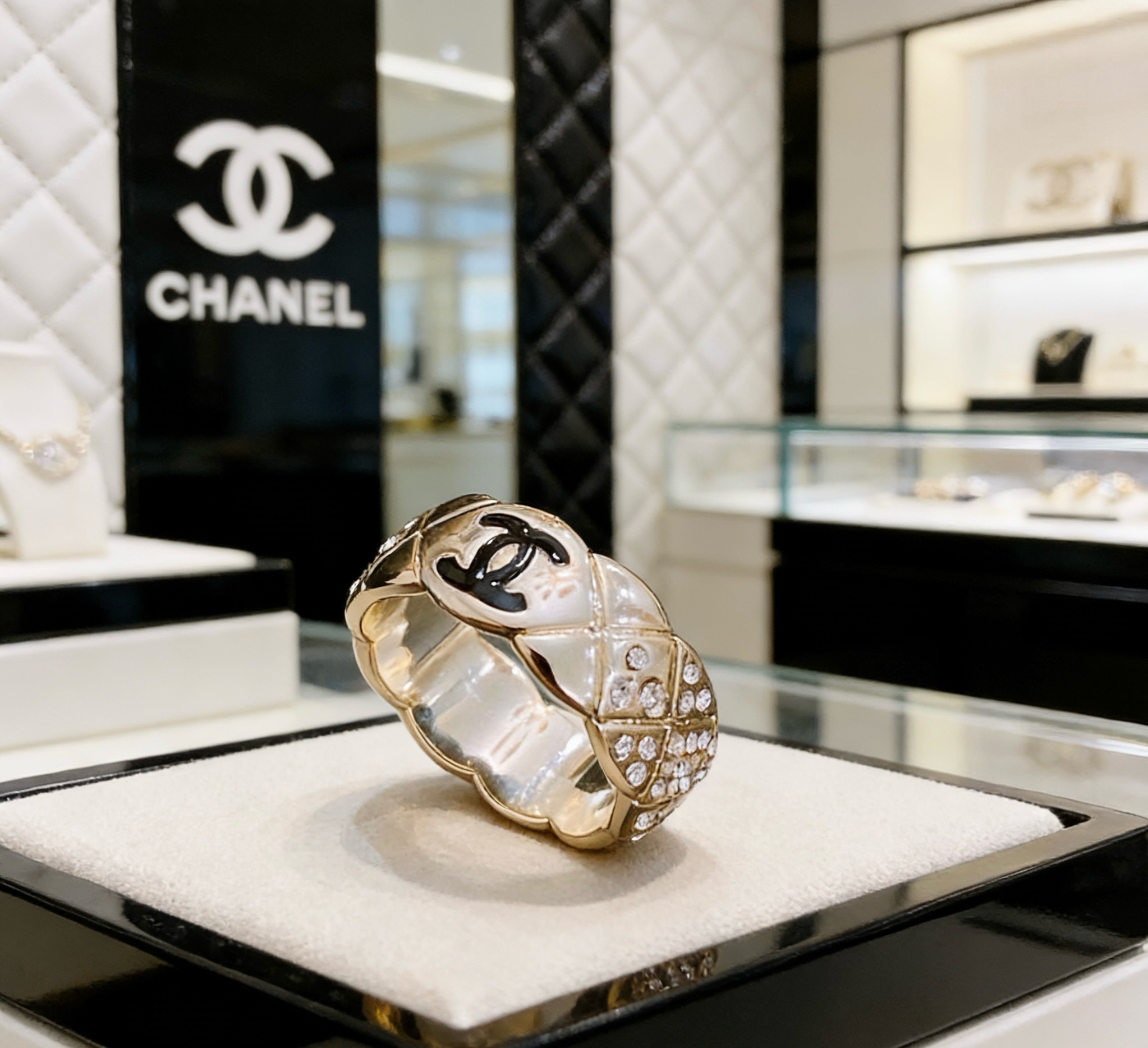 Chanel 香奈儿 简约复古珍珠戒指 精选精致质重工打造 适合各种各样手指  码数678