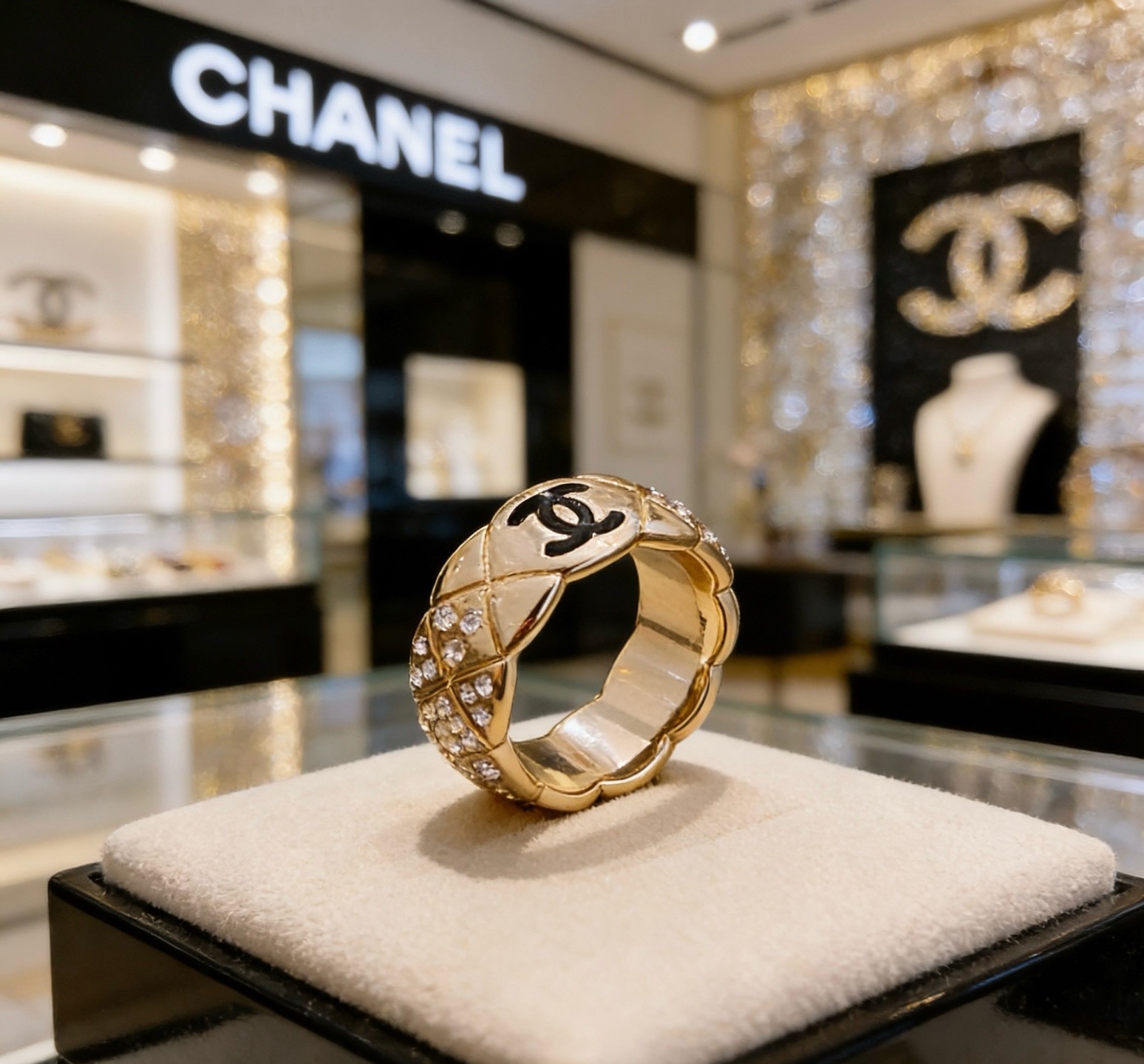 NO:896173,Chanel Chanel simple retro pearl ring is made of fine quality and heavy work. It is suitable for all kinds of fingers. Size 678, jewelry boutique, chanel, chanel, ring19860909Chanel 香奈儿 简约复古珍珠戒指 精选精致质重工打造 适合各种各样手指 码数678,饰品精品,chanel,chanel,ring,Jewelry