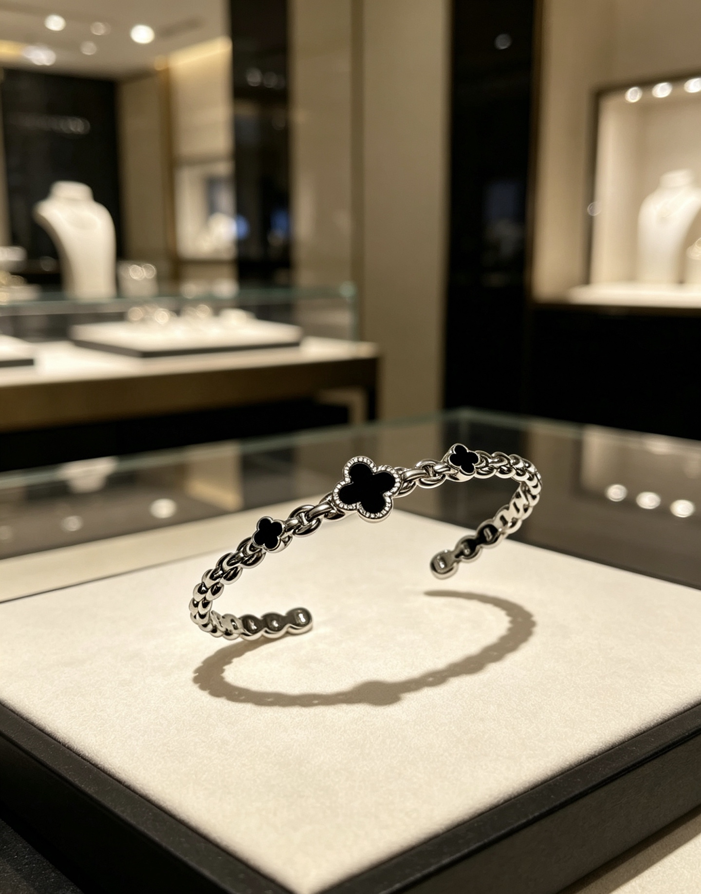 Van Cleef & Arpels Haute Joaillerie Fine Jewelry Earrings Necklace Ring 5