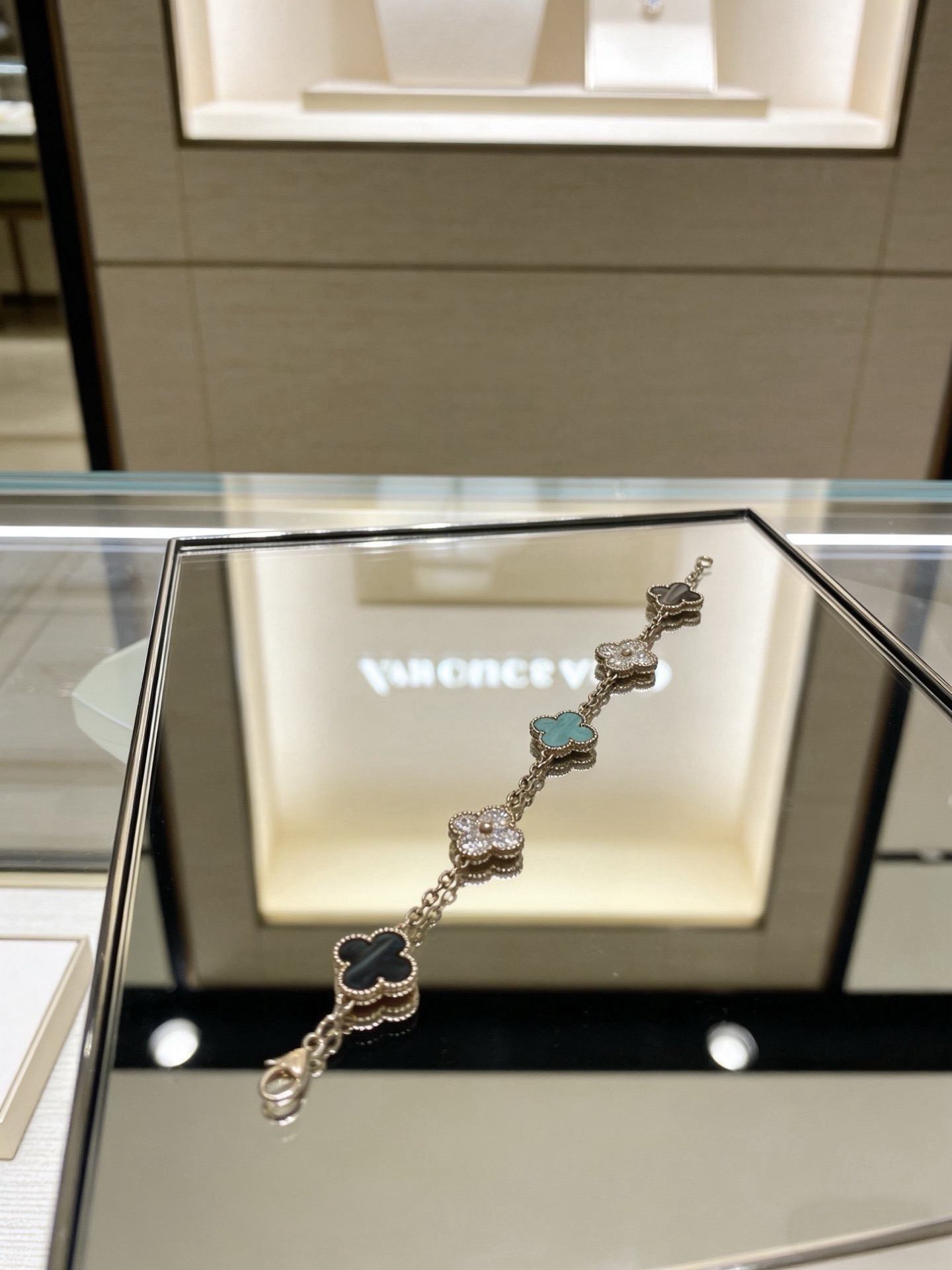 Van Cleef & Arpels Haute Joaillerie Fine Jewelry Earrings Necklace Ring 6