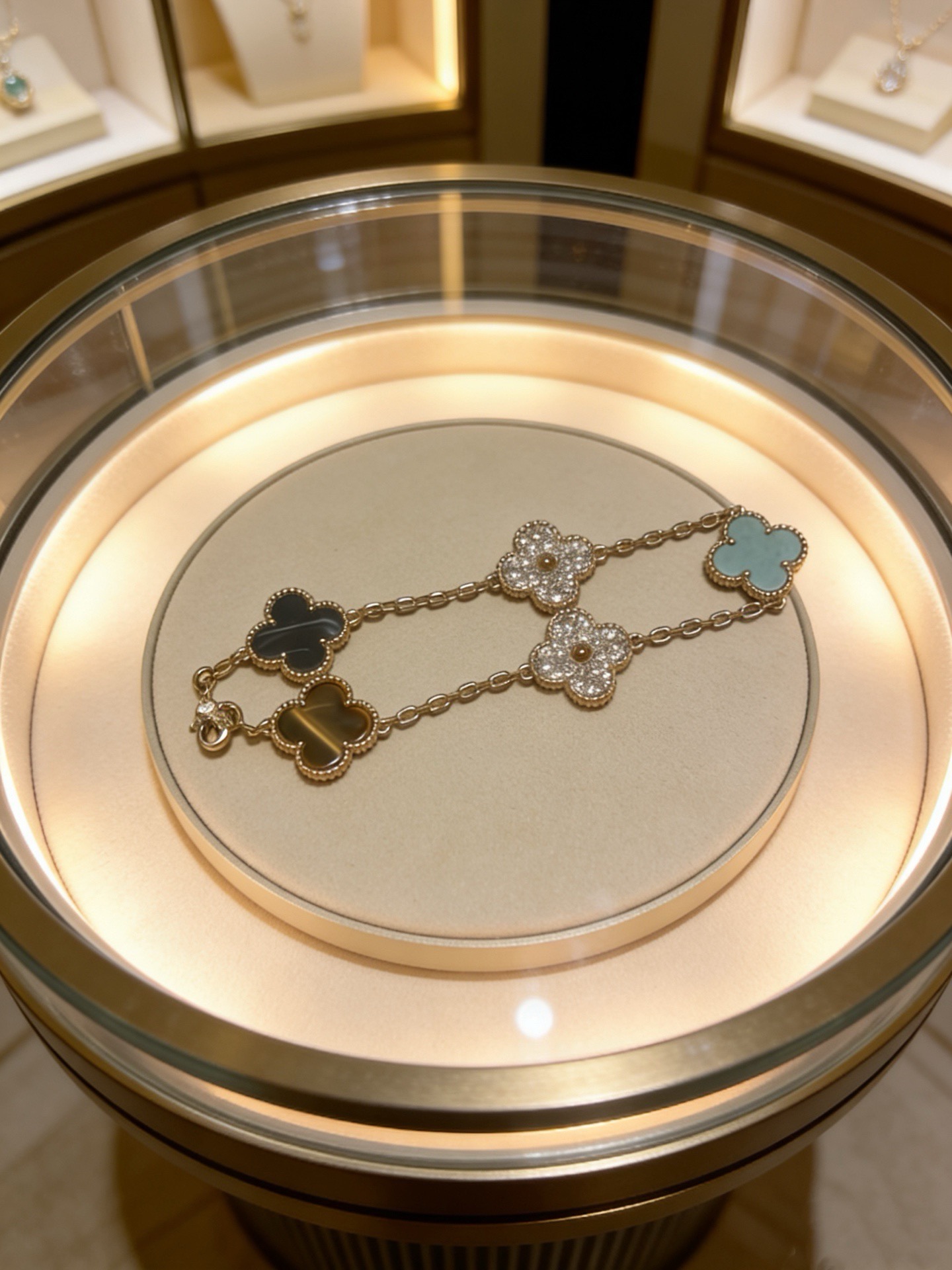 Van Cleef & Arpels Haute Joaillerie Fine Jewelry Earrings Necklace Ring 7