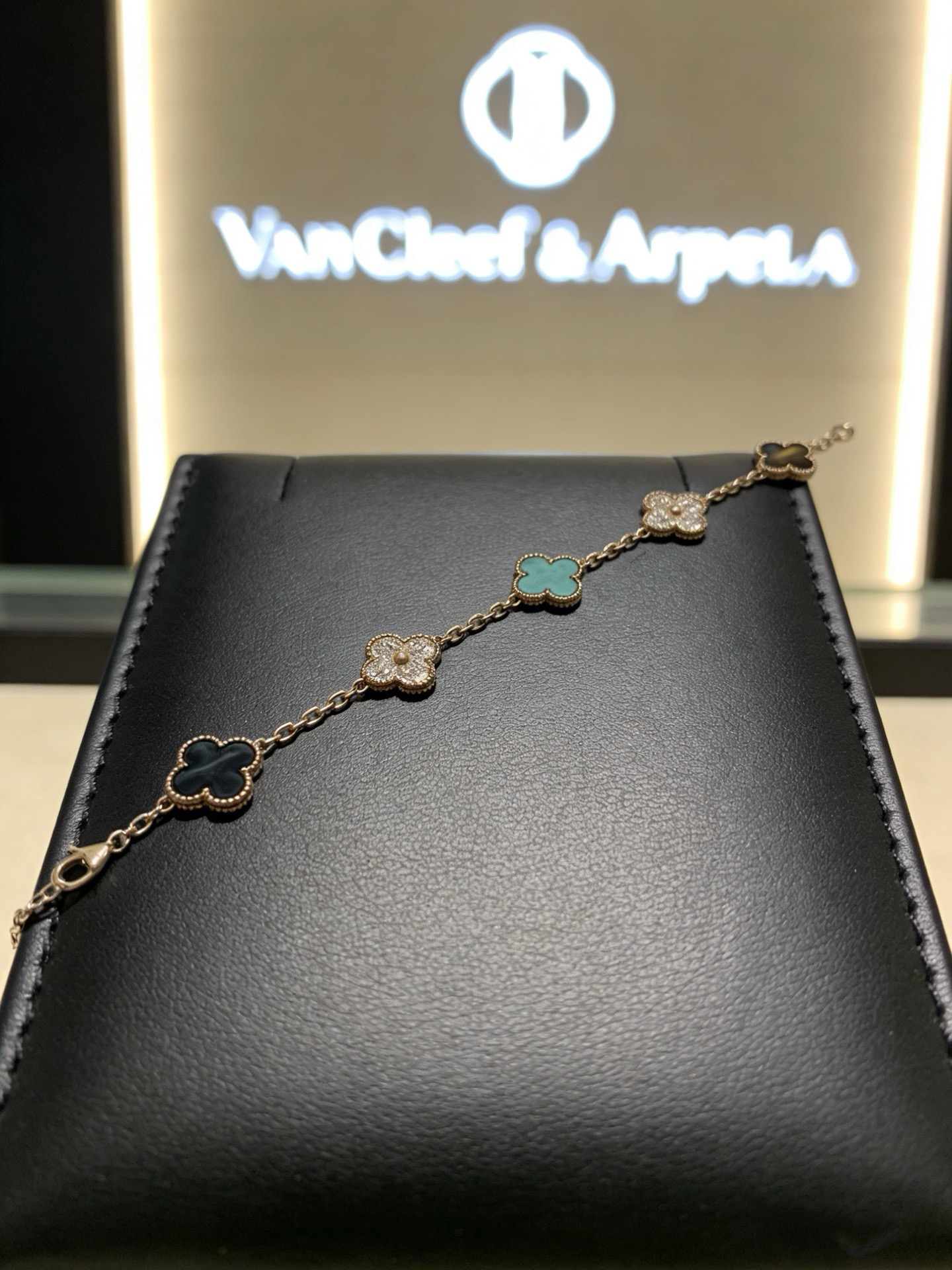 Van Cleef & Arpels Haute Joaillerie Fine Jewelry Earrings Necklace Ring 2