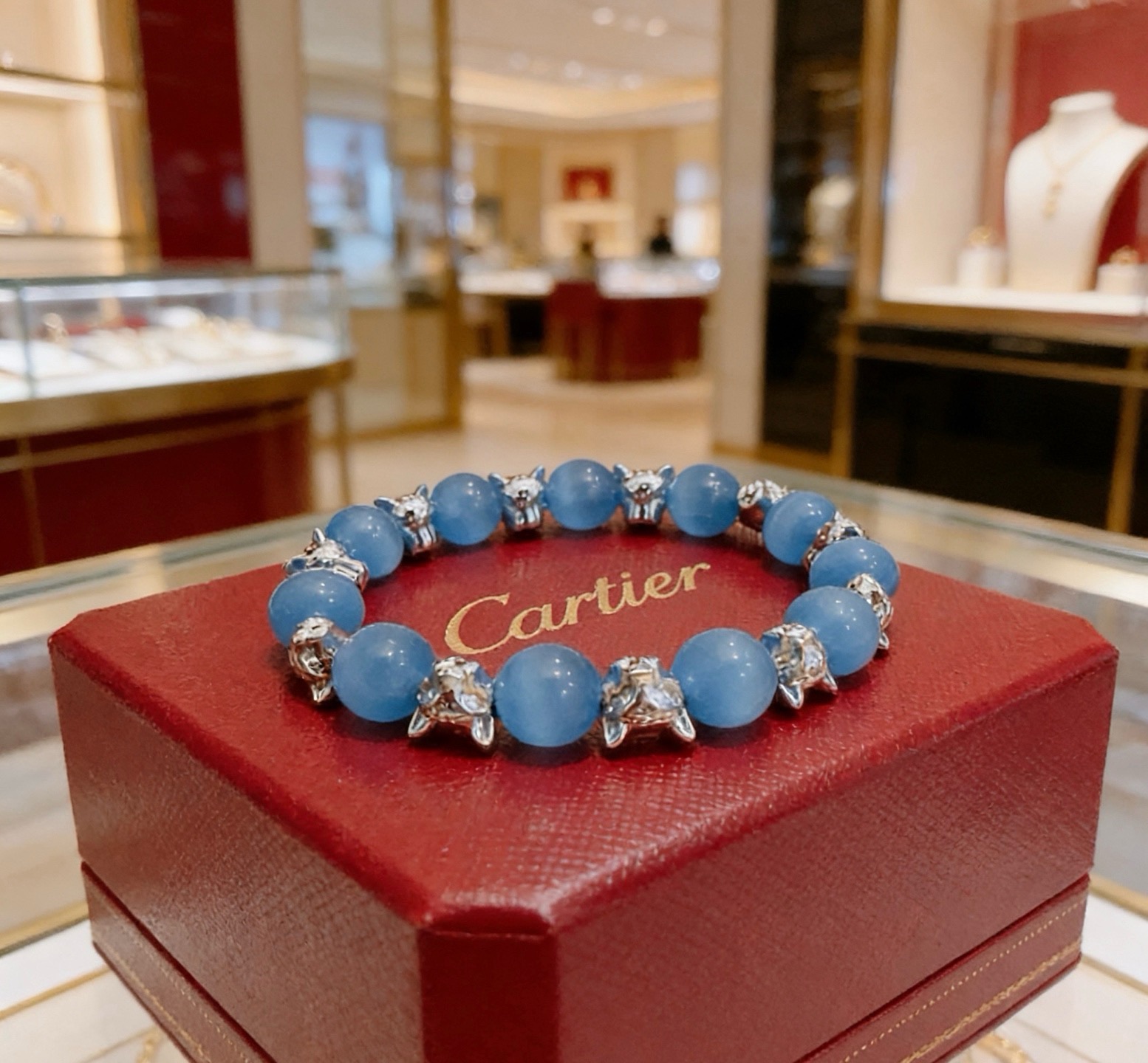 NO:922545,The new Cartier Leopard Agate Bracelet V gold material series is in perfect condition, with unparalleled details. The unique color is completely impeccable. It is also decorated with a classic ring shape design, which is simple yet elegant and eye-catching. The pure handmade combination of V gold is more elegant and elegant. Same style for men and women. Cartier bracelet, jewelry boutique, cartier, bracelet19860909新款卡地亚豹子玛瑙手链V金材质系列 品相完美,细节无敌,那种独特的色泽完全无可挑剔,再缀以经典指环外形设计,简约之余却又优雅夺目,V金纯手工的组合更显气色,上手雅致动人.男女同款 卡地亚手链,饰品精品,cartier,bracelet,Jewelry