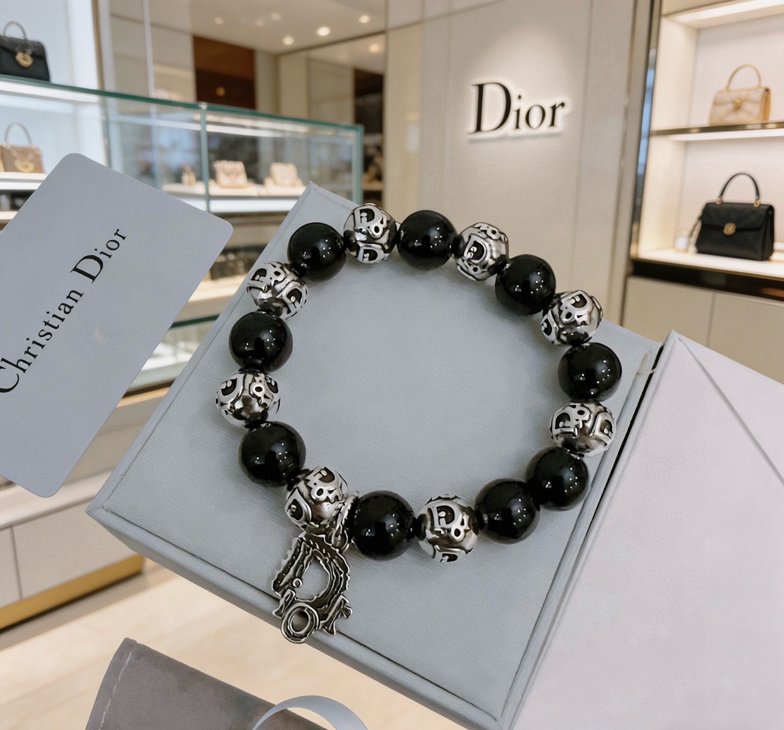 NO:922566,Counter Seiko version DIOR Dior multi-element agate Thai silver style bracelet. Same style as G-Dragon star. Retro style. Original replica. Purely handmade ~ Genuine open mold. Trendy and fashionable must-have. Can be worn by both men and women. Same style for couples. Rock punk Thai silver style. Retro elements. Trendy and versatile. Same style as official website, fine jewelry, dior, dior, bracelet.19860909专柜精工版本 DIOR迪奥 多元素玛瑙泰银风格手链 权志龙明星同款 复古做旧风 原版复刻 纯手工打造 ～正品开模潮流时尚必备 男女均可佩戴 情侣款同款 摇滚朋克泰银风格 复古元素 潮流百搭 官网同款,饰品精品,dior,dior,bracelet,Jewelry