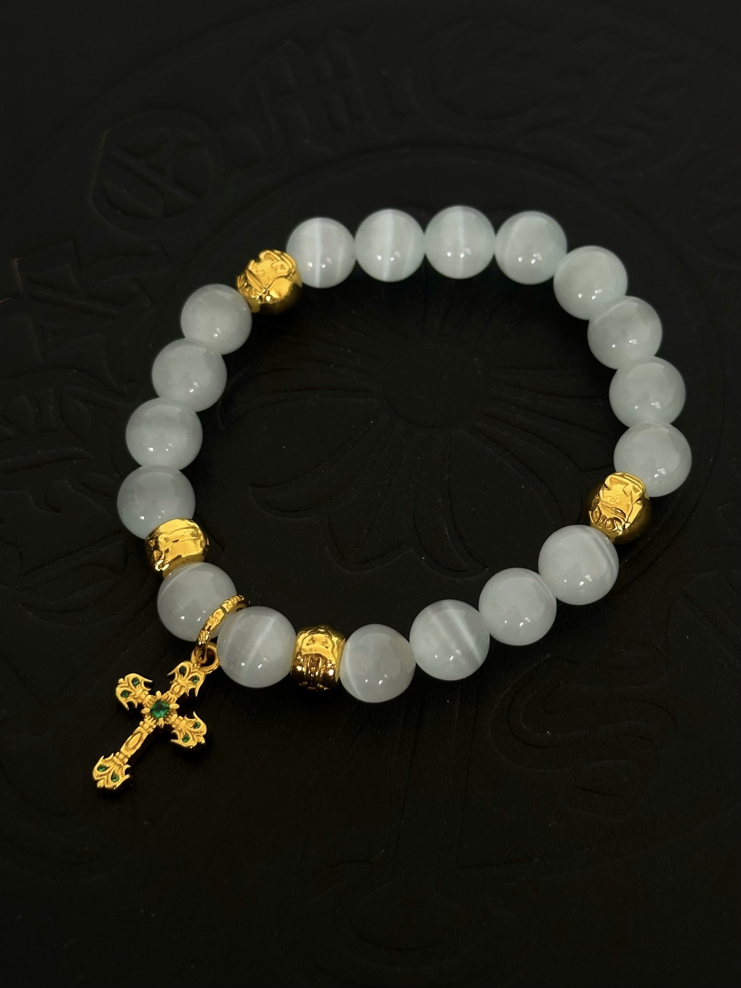 NO:922174,New [counter quality] Chrome Hearts multi-element retro cross agate bracelet, thick cross pendant, different pattern design styles with concave and convex shapes, showing a distinctive cross. The Scout flower is the symbol of Chrome Hearts, so it is more durable. Genuine pattern-printed Chrome Hearts distinguishes the ordinary light version in the market. Match the version and benchmark quality. Look at the printing details. The degree of retro gray oxidation. Seiko version!  !  !  Purely handmade, authentic molded fashion essentials, can be worn by both men and women, same style for couples, original official website, rock punk Thai silver style, retro elements, trendy and versatile, boutique jewelry, chrome hearts, chrome hearts, bracelets19860909新款【专柜品质】Chrome Hearts克罗心多元素复古十字架玛瑙手链 粗款十字架吊坠 凹凸造型不同的花纹设计风格 呈现出与众不同 十字架 童军花是克罗心的志 所以更经久不衰 正品打版Chrome Hearts克罗心 区别市场普通轻版 对版对标品质 看字印细节 复古做旧灰氧程度.精工版本！！！ 纯手工打造 正品开模潮流时尚必备 男女均可佩戴 情侣同款 官网原版 摇滚朋克泰银风格 复古元素 潮流百搭,饰品精品,chrome hearts,chrome hearts,bracelet,Jewelry