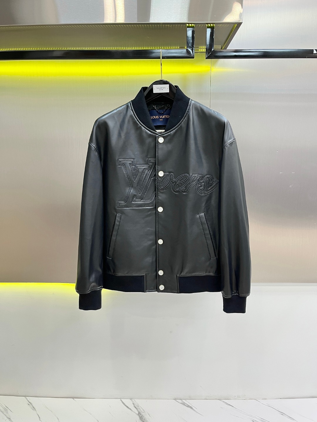 NO:675127,Brand Louis Vuitton Material imported sheepskin Craftsmanship Embroidery Size 48-56 (special size customization),,louis vuitton,sheepskin,Top Customize119860909品牌路易威登 材质进口绵羊皮 工艺 刺绣 尺码48-56（特殊尺码定制）,,louis vuitton,sheepskin,Top Customize1,Men's clothing