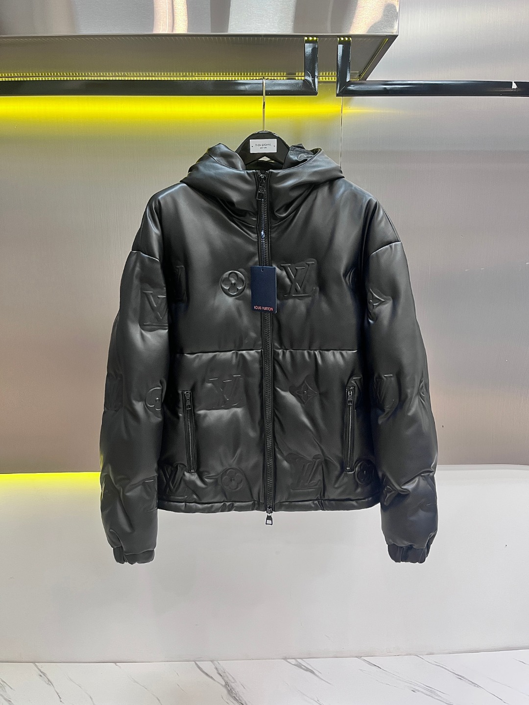 NO:675591,Brand Louis Vuitton Material imported sheepskin Filled with white duck down Technology embossed Size 48-56 (special size customization),,louis vuitton,sheepskin,Top Customize119860909品牌路易威登 材质进口绵羊皮 填充白鸭绒 工艺 压花 尺码48-56（特殊尺码定制）,,louis vuitton,sheepskin,Top Customize1,Men's clothing