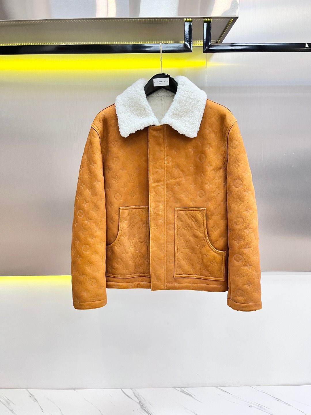 NO:741370,Brand Louis Vuitton Material imported sheepskin fur integrated process Burnt flower Size 48-56 (special size customization),,louis vuitton,sheepskin,Top Customize119860909品牌路易威登 材质进口绵羊皮皮毛一体 工艺 烧花 尺码48-56（特殊尺码定制）,,louis vuitton,sheepskin,Top Customize1,Men's clothing