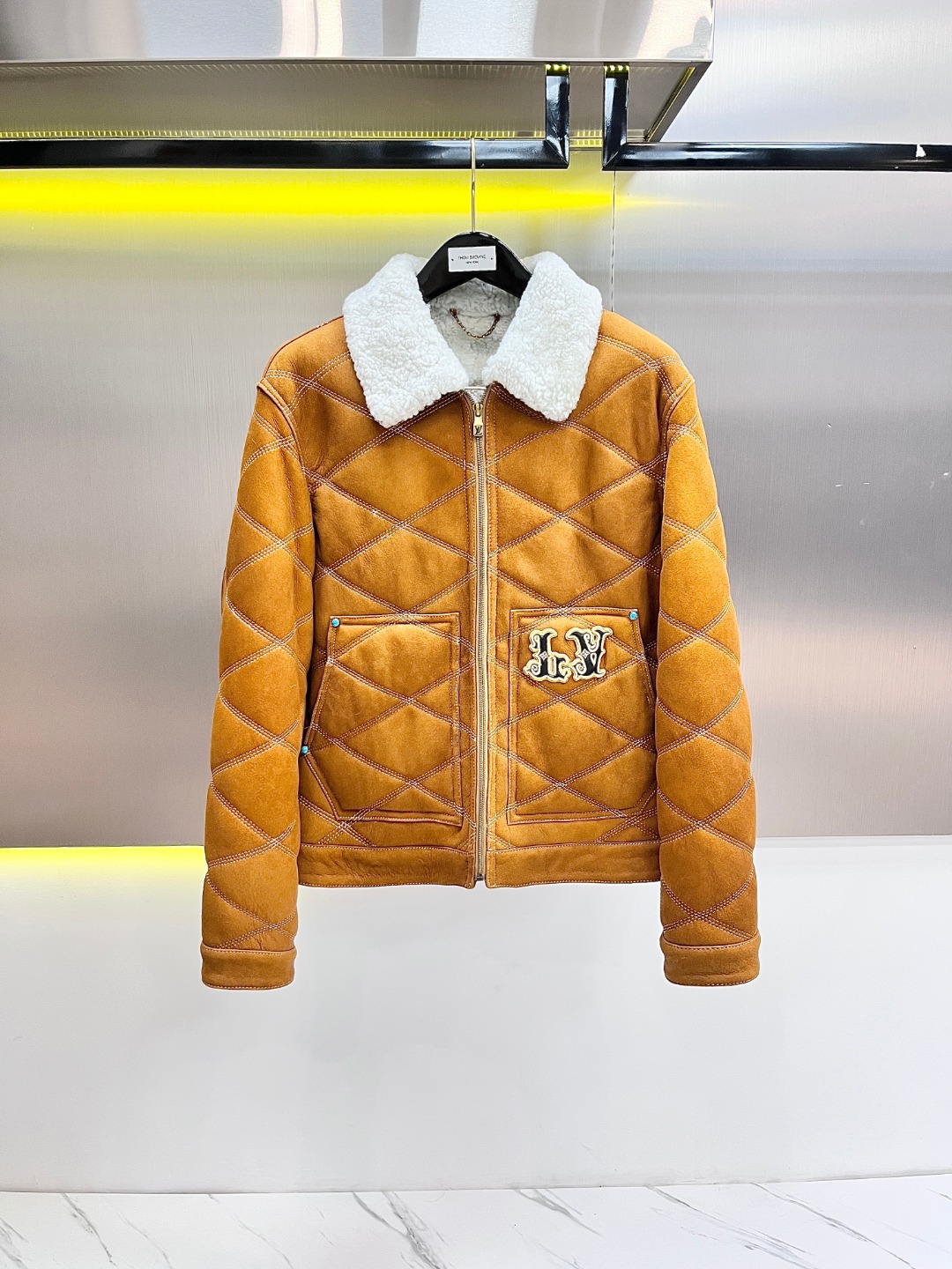 NO:675124,Ready in stock in seconds Brand Louis Vuitton Material imported sheepskin fur integrated craft embroidery Size 48-56 (special size customization),,louis vuitton,sheepskin,Top Customize119860909现货秒发 品牌路易威登 材质进口绵羊皮皮毛一体 工艺刺绣 尺码48-56（特殊尺码定制）,,louis vuitton,sheepskin,Top Customize1,Men's clothing