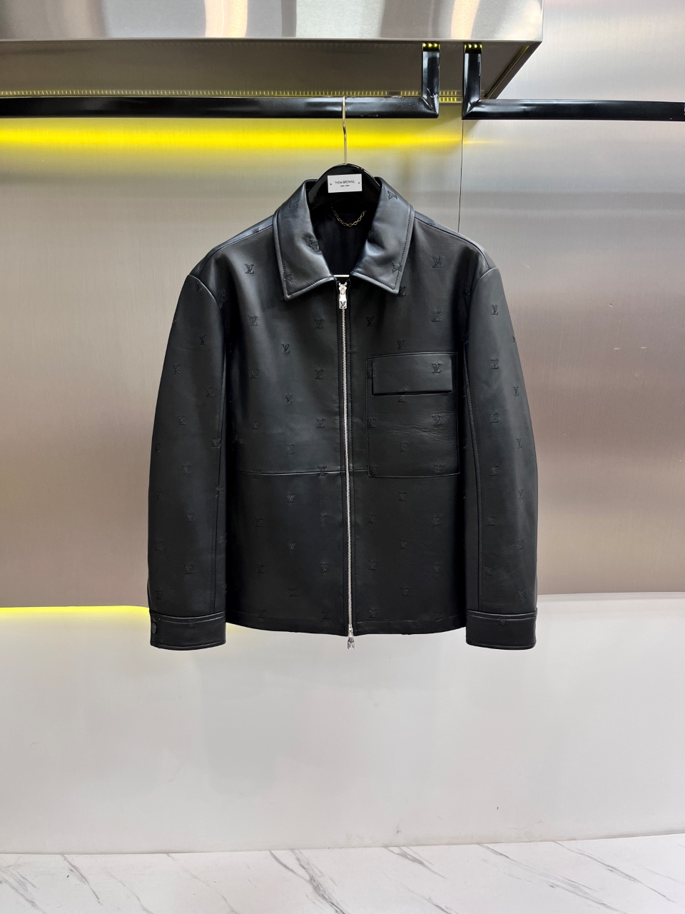 NO:675130,Brand Louis Vuitton Material imported sheepskin Craftsmanship Embroidery Size 48-56 (special size customization),,louis vuitton,sheepskin,Top Customize119860909品牌路易威登 材质进口绵羊皮 工艺 刺绣 尺码48-56（特殊尺码定制）,,louis vuitton,sheepskin,Top Customize1,Men's clothing