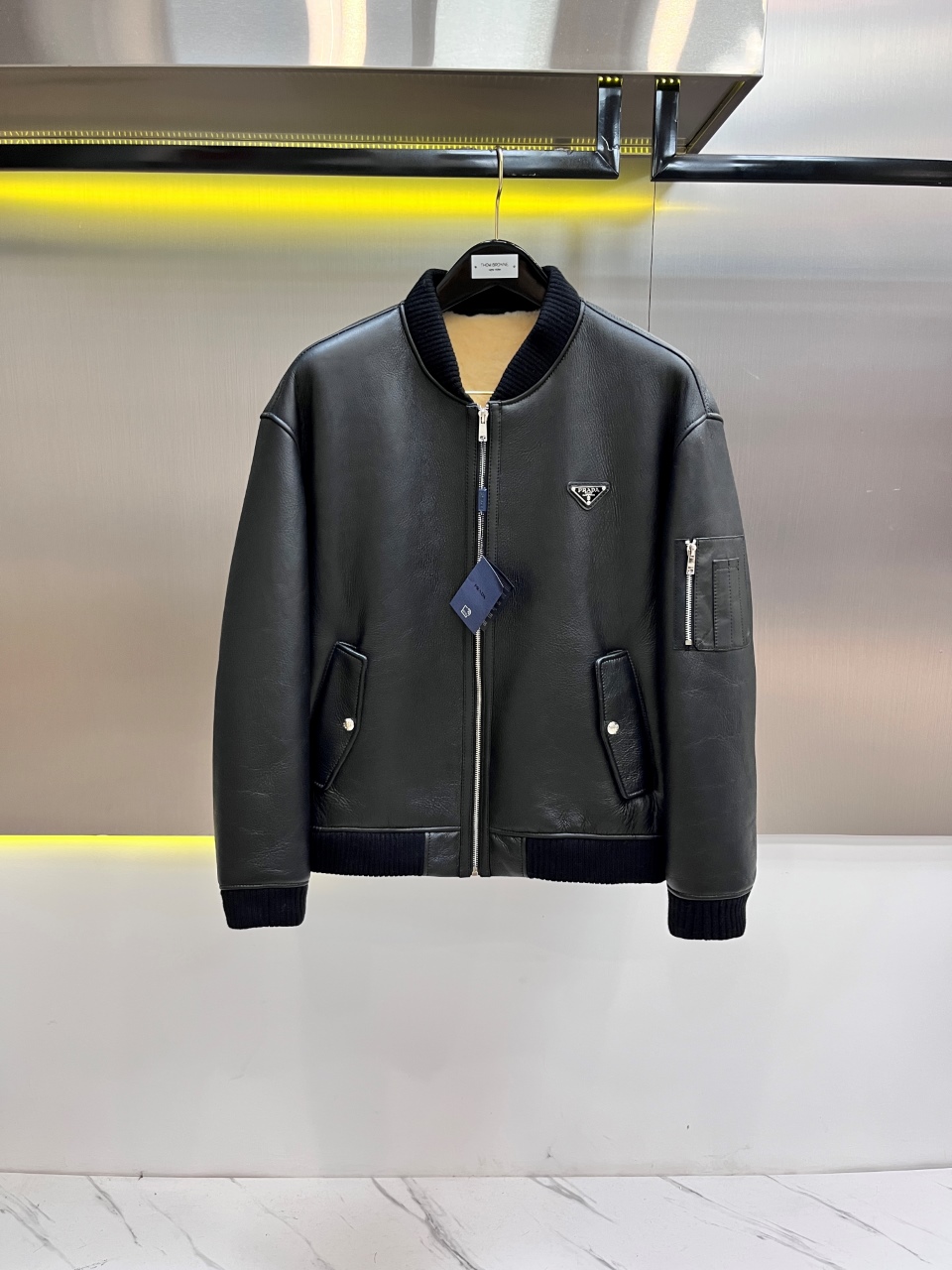 NO:674865,Brand Prada Material imported fur integrated craftsmanship Size 48-56 (special size customization),,prada,Top Customize119860909品牌普拉达 材质进口皮毛一体 工艺 尺码48-56（特殊尺码定制）,,prada,Top Customize1,Men's clothing