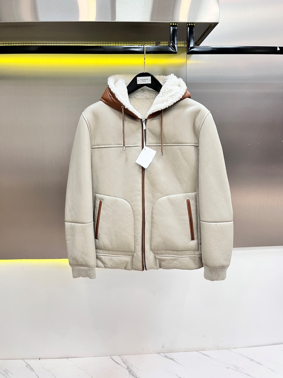 NO:675891,Brand bc material imported sheepskin fur integrated craftsmanship size 48-56 (special size customization),,sheepskin,Top Customize119860909品牌bc 材质进口绵羊皮皮毛一体 工艺 尺码48-56（特殊尺码定制）,,sheepskin,Top Customize1,Men's clothing