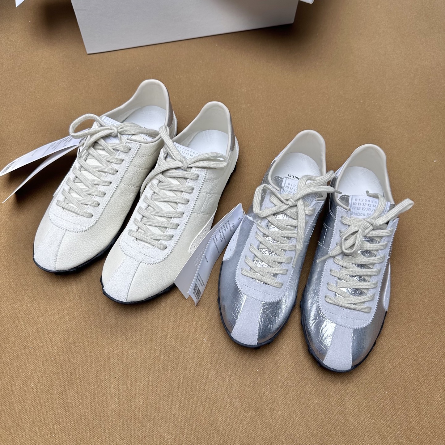 NO:237982,———The top version of Dongguan’s production supports distribution! The latest MM6 German training casual shoes in the counter, and the lace-up wedding shoes are being shipped! The sports shoes series have always been very popular because they look good and wearable, and the feet feel great, and they have always had a casual and natural feel~~ Many bloggers recommend the new German training shoes. It is launched with strong launch! I was completely impressed by the feeling of the feet of these shoes! So comfortable that I scream! The foot pads and the upper are thick and soft cowhide. When you step on it, you will bounce it, and it feels like you step on the clouds! So soft wrapping, invincible and easy to wear! So gentle and fashionable! Highly recommend the fashionable styles that girls buy, they are very beautiful and pure! Imported cowhide leather with upper, inner lining: all sheepskin, good breathability, comfortable feet, large sole abrasive tool, very comfortable and lightweight! Size 35-40, original box packaging! , ballet shoes,masion margiela,sneakers,cowhide,sheepskin19860909———顶级版本莞产支持分销！ 暴走鞋,专柜最新款MM6德训休闲鞋, 系带徳训鞋运动鞋出货啦！ 运动鞋系列一直是很受欢迎的,因为上脚好看又好穿,而且脚感一级棒,随性自然的feel一直有～～ 众多博主推荐 新款徳训鞋强势推出！ 被这双鞋的脚感彻底折服了！ 舒服到尖叫呀！ 垫脚处以及鞋面都是厚实又柔软牛皮,一脚踩下去QQ弹弹的,如同踩在云端般触感！ 柔软的包裹感,无敌好穿! 太温柔洋气啦呜呜！ 强烈推荐姑娘们入手的时髦款,很美很纯粹! 鞋面进口牛皮反绒皮 内裡:全羊皮 透气性好,脚感舒适 大底磨具大底,非常舒适轻便！ 尺码35-40码,原盒包装！,芭蕾舞鞋,masion margiela,sneakers,cowhide,sheepskin,Women's Shoes