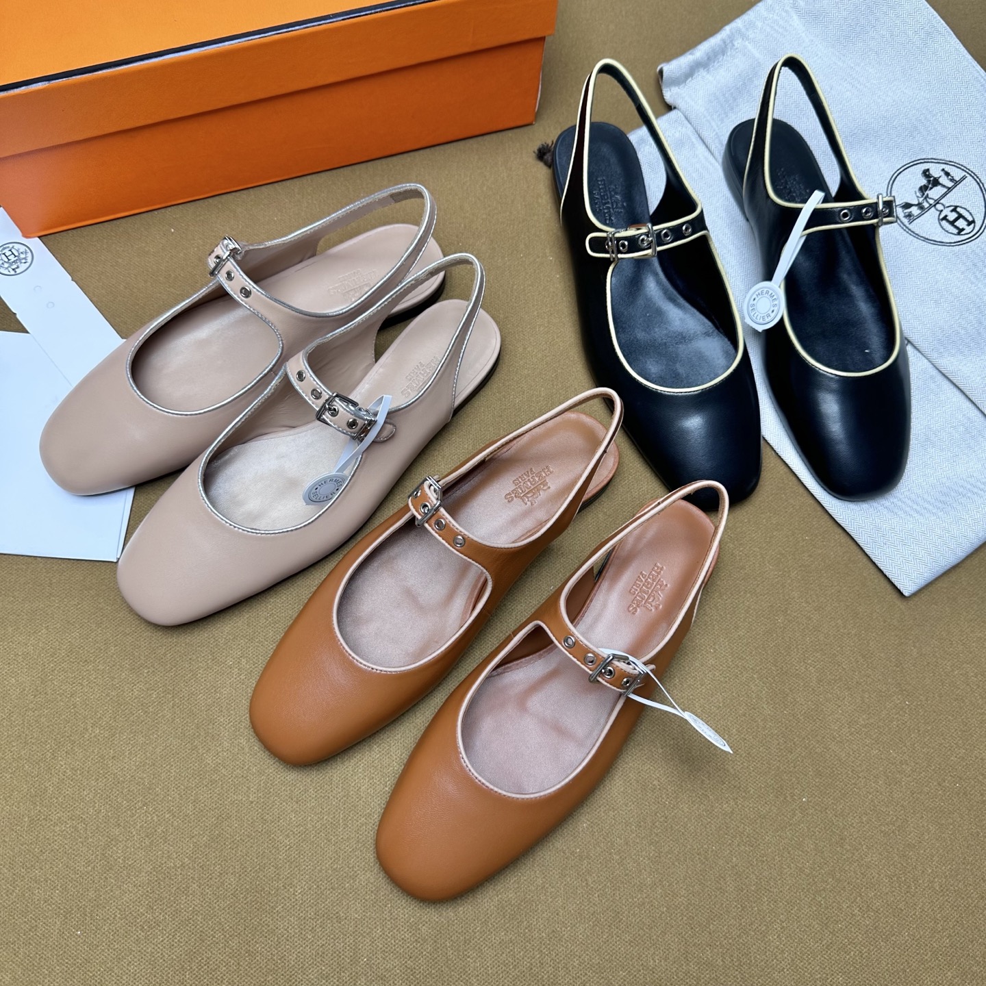 NO:237999,———Top version of Dongguan production supports distribution!  Hermes Hermes new early spring style, new spring and summer style kelly buckle, Mary Jane flat shoes, sandals, color-blocked piping leather one-liner hardware buckle, paired with a retro small square head, the foot is super versatile and fashionable, and it is very high-end!  Imported sheepskin on the upper, small lambskin on the inner side, outsole imported from Italy genuine leather sole!  [Please try it on, please do not step on the ground directly!  】, Size 35-36-37-38-39, [40 customized, non-return and exchange], original box packaging   white airplane box!  , ballet shoes, hermes, hermes, sandals, mary jane, sheepskin, Leather soles19860909———顶级版莞产 支持分销！ 爱马仕 Hermes 早春新款 春夏新款kelly扣 玛丽珍 平底单鞋 凉鞋, 拼色滚边皮一字扣带五金扣,搭配复古小方头,上脚超级百搭时髦,极具高级感！ 鞋面进口羊皮, 内里小羊皮, 大底意大利进口真皮大底！【注意试穿请不要直接踩地！】, 尺码35-36-37-38-39码,【40定制不退换】,原盒包装 白色飞机盒！,芭蕾舞鞋,hermes,hermes,sandals,mary jane,sheepskin,Leather soles,Women's Shoes