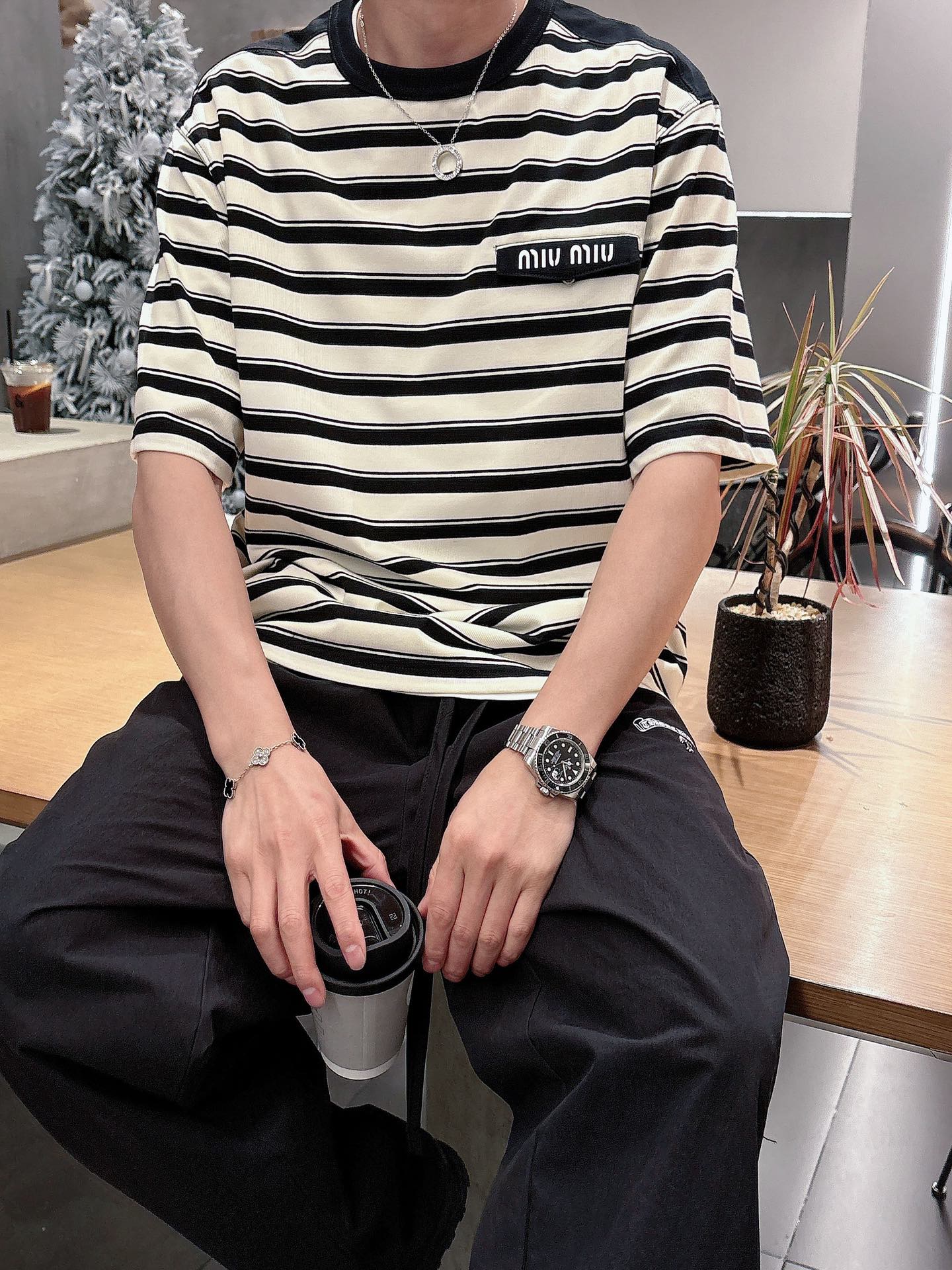 NO:131458,SS miumiu spring and summer new half-sleeved hot custom pure cotton fabric adopts three-dimensional thick plate process, three-dimensional and clear visible fabric comfortable texture S-2XL, miumiu, alexander wang19860909SS miumiu春夏新款半袖 爆款定制纯棉面料 采用立体厚板工艺 立体清晰可见 面料舒适质感 码数S-2XL,,miumiu,alexander wang,Men's clothing