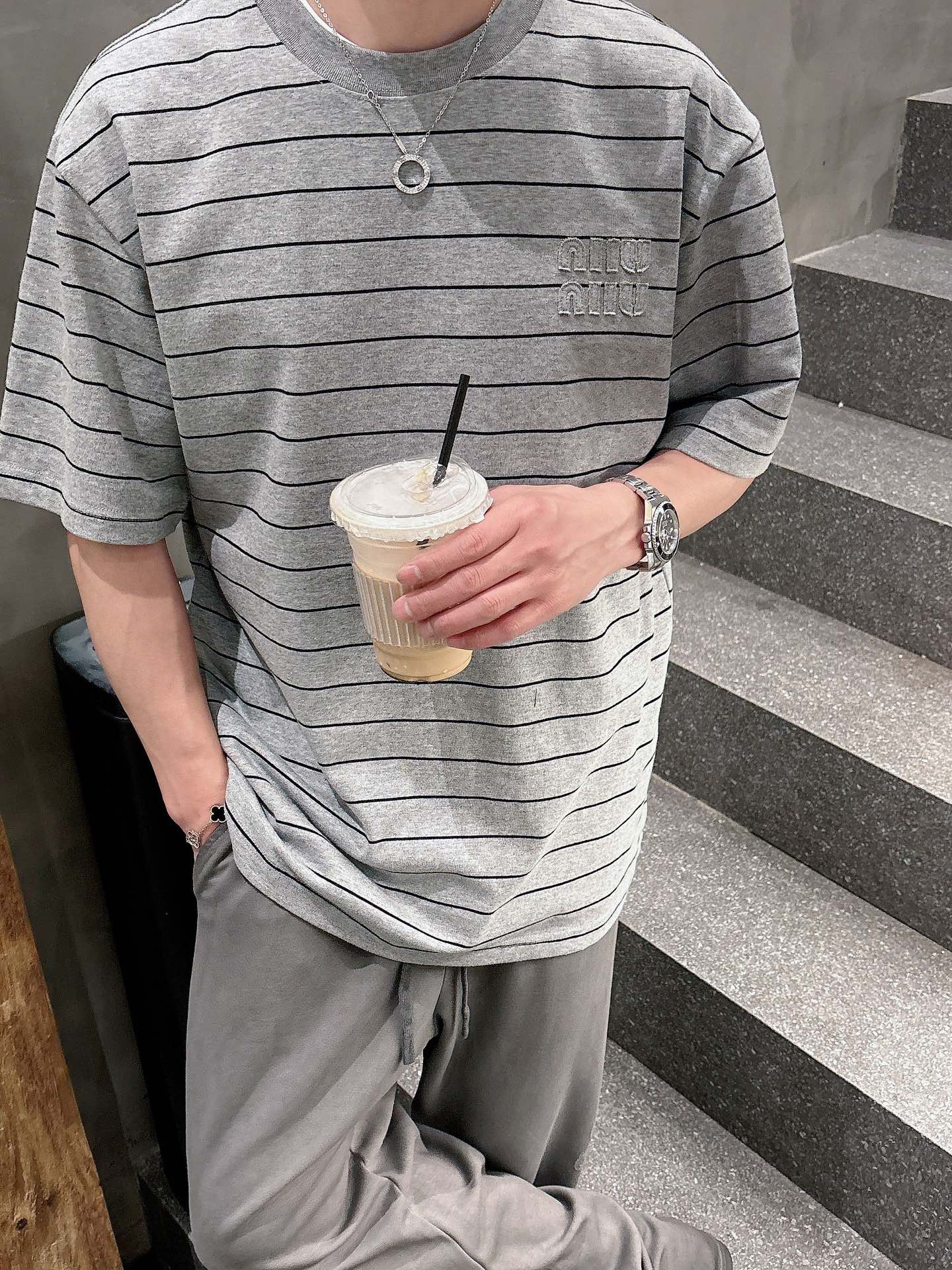 NO:131456,SS miumiu spring and summer new half-sleeved hot custom pure cotton fabric adopts three-dimensional embroidery process, three-dimensional and clear visible fabric comfortable texture Number M-2XL, miumiu, alexander wang19860909SS miumiu春夏新款半袖 爆款定制纯棉面料 采用立体贴布绣工艺 立体清晰可见 面料舒适质感 码数M-2XL,,miumiu,alexander wang,Men's clothing