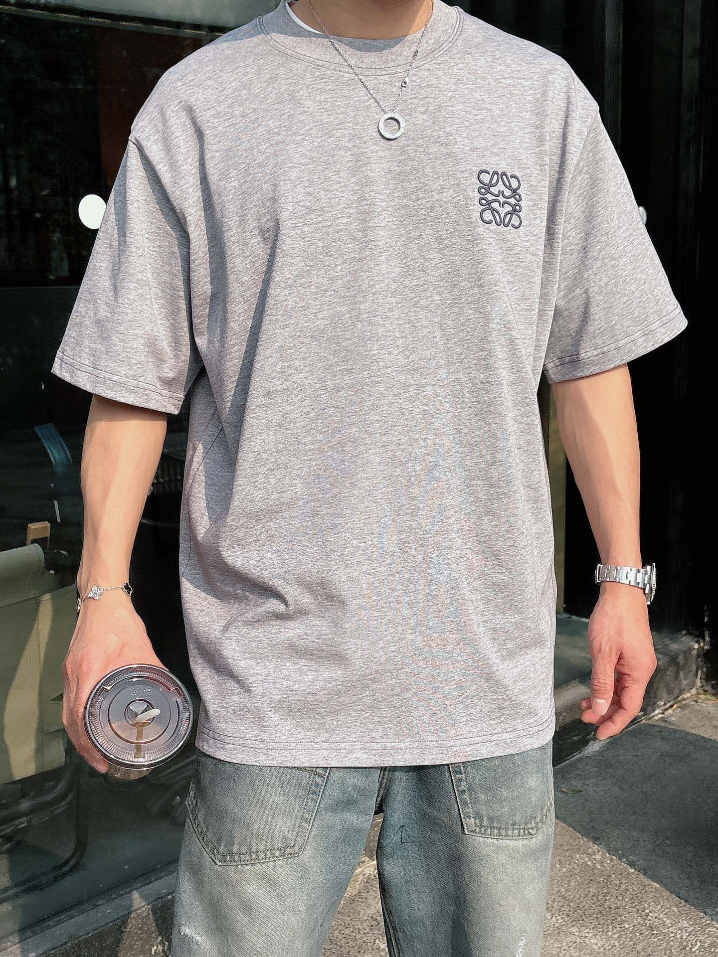 NO:128927,2025SS Luojia Chunxia new half-sleeved hot custom pure cotton double-sided fabric adopts three-dimensional embroidery process, three-dimensional and clear visible. The embroidery color echoes the color of the car line, and the fabric is comfortable and textured. S-2XL, loewe, alexander wang198609092025SS 罗家春夏新款半袖 爆款定制纯棉双面面料 采用立体刺绣工艺 立体清晰可见 绣花颜色和车线颜色呼应,面料舒适质感 码数S-2XL,,loewe,alexander wang,Men's clothing