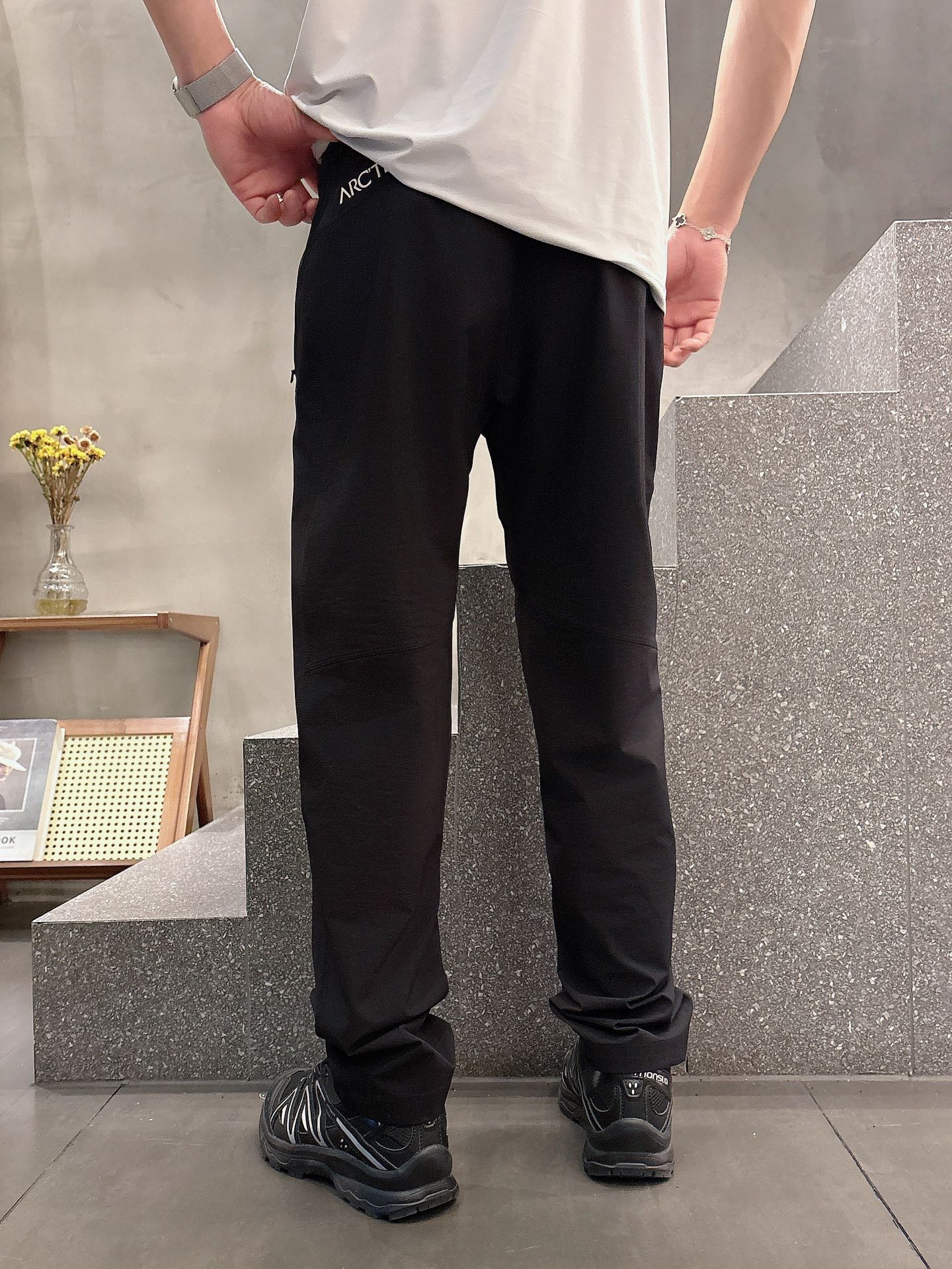  2025春夏款ARC'TERYX始祖鸟 GAMMA LT  男子 
鸟家户外运动休闲冲锋裤
专业研发的