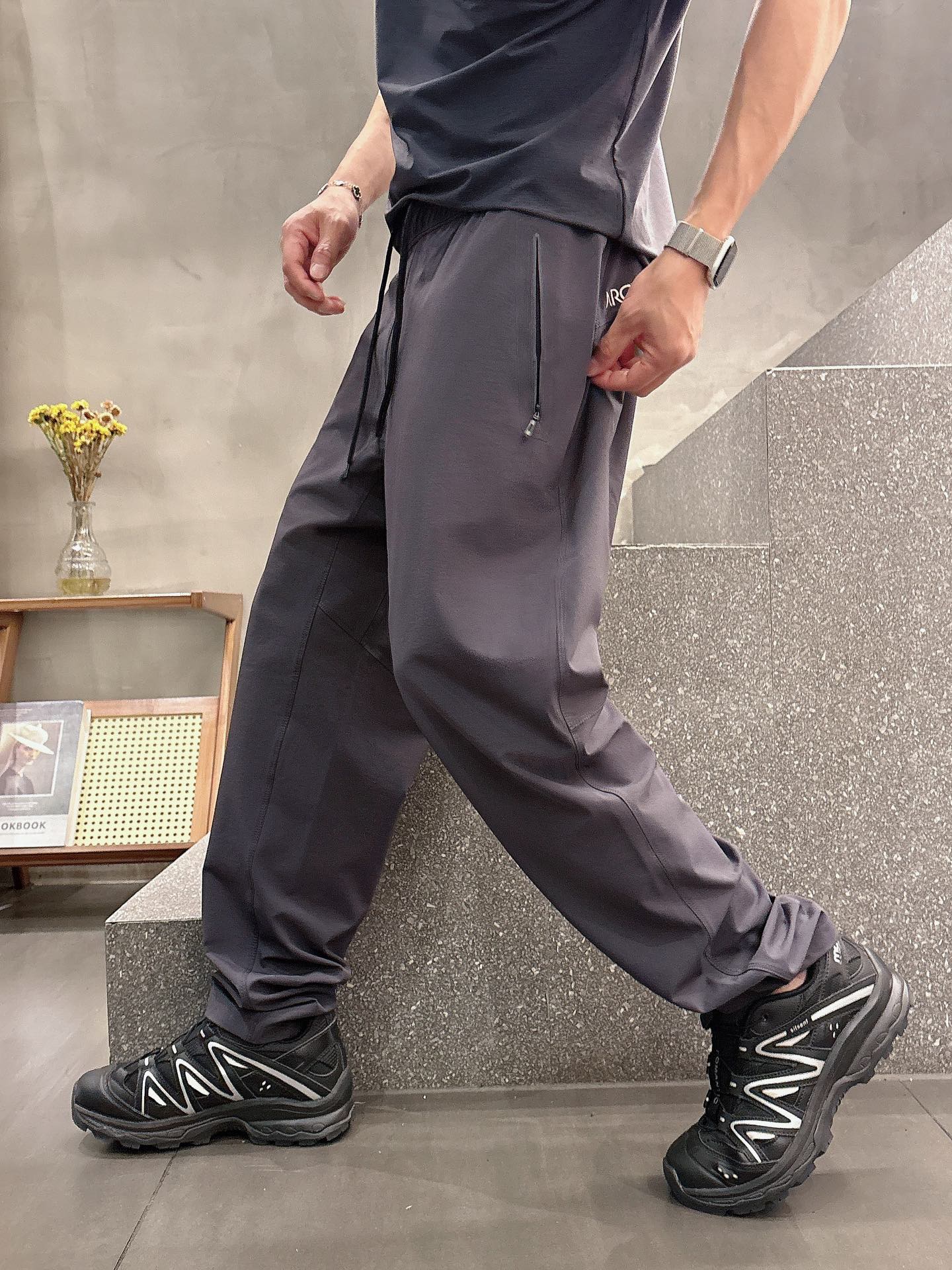  2025春夏款ARC'TERYX始祖鸟 GAMMA LT  男子 
鸟家户外运动休闲冲锋裤
专业研发的