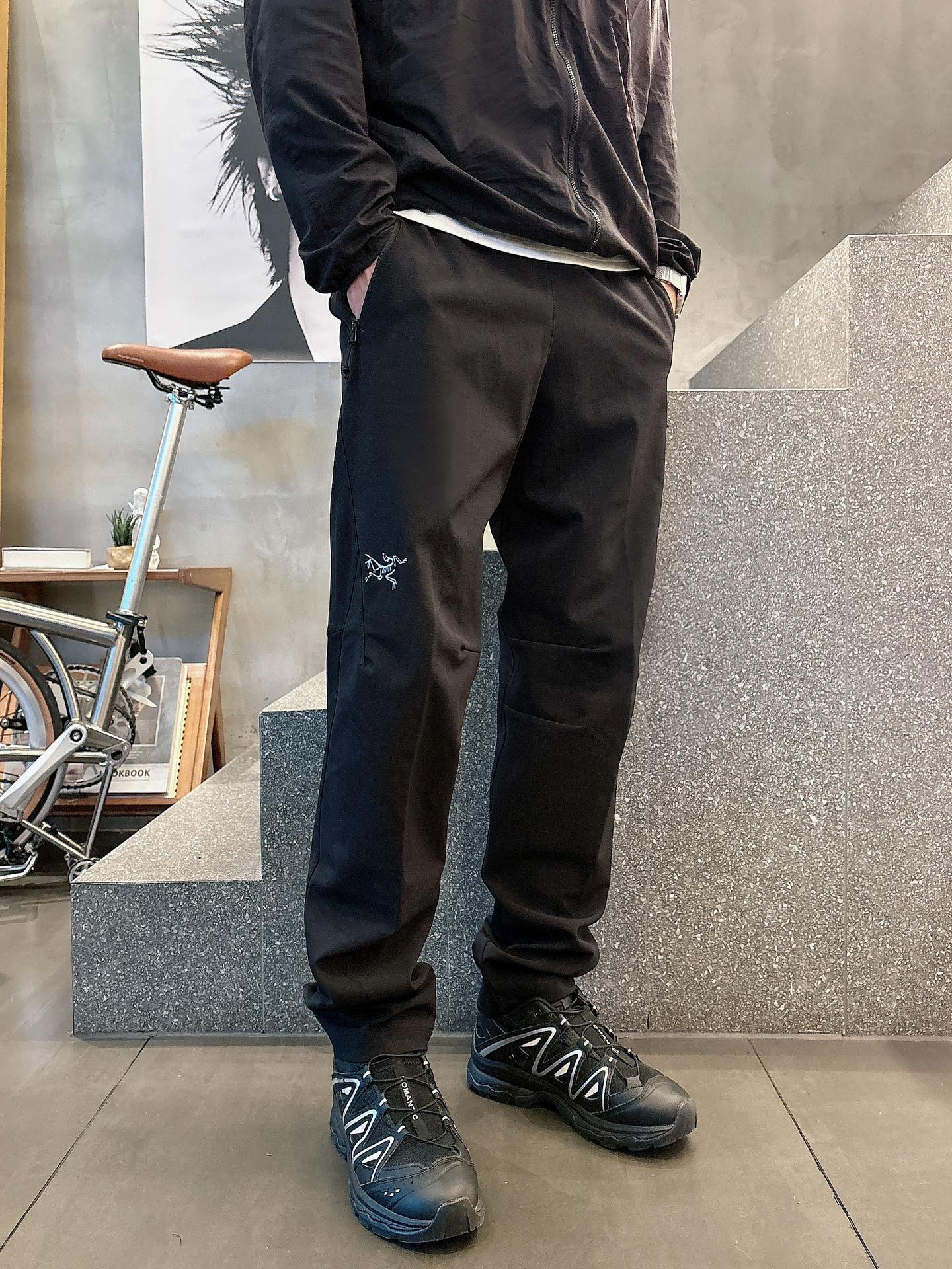 2025秋冬款ARC'TERYX始祖鸟 GAMMA LT 男子 鸟家户外运动休闲冲锋裤专业研发的科技导湿