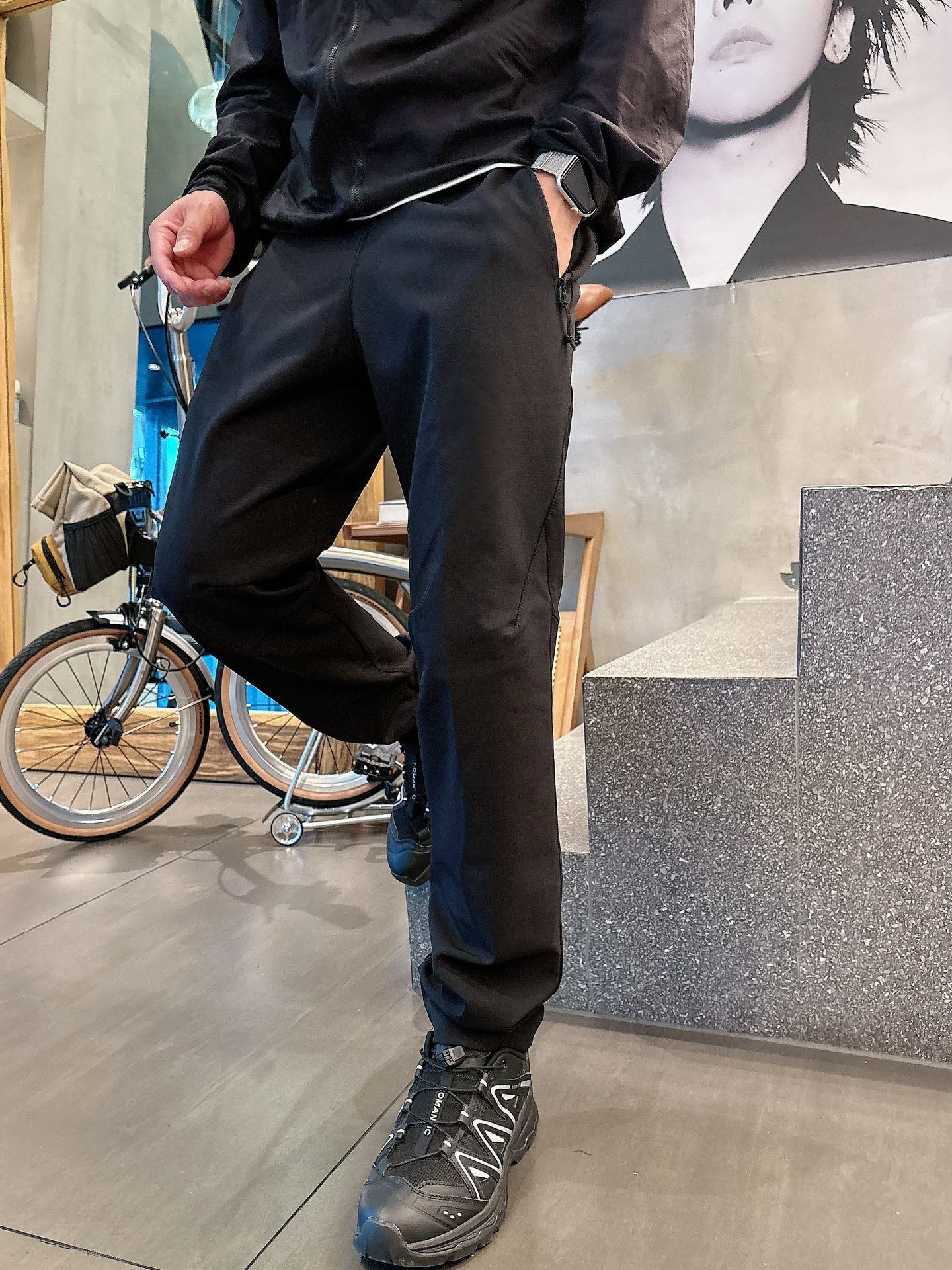 2025秋冬款ARC'TERYX始祖鸟 GAMMA LT 男子 鸟家户外运动休闲冲锋裤专业研发的科技导湿