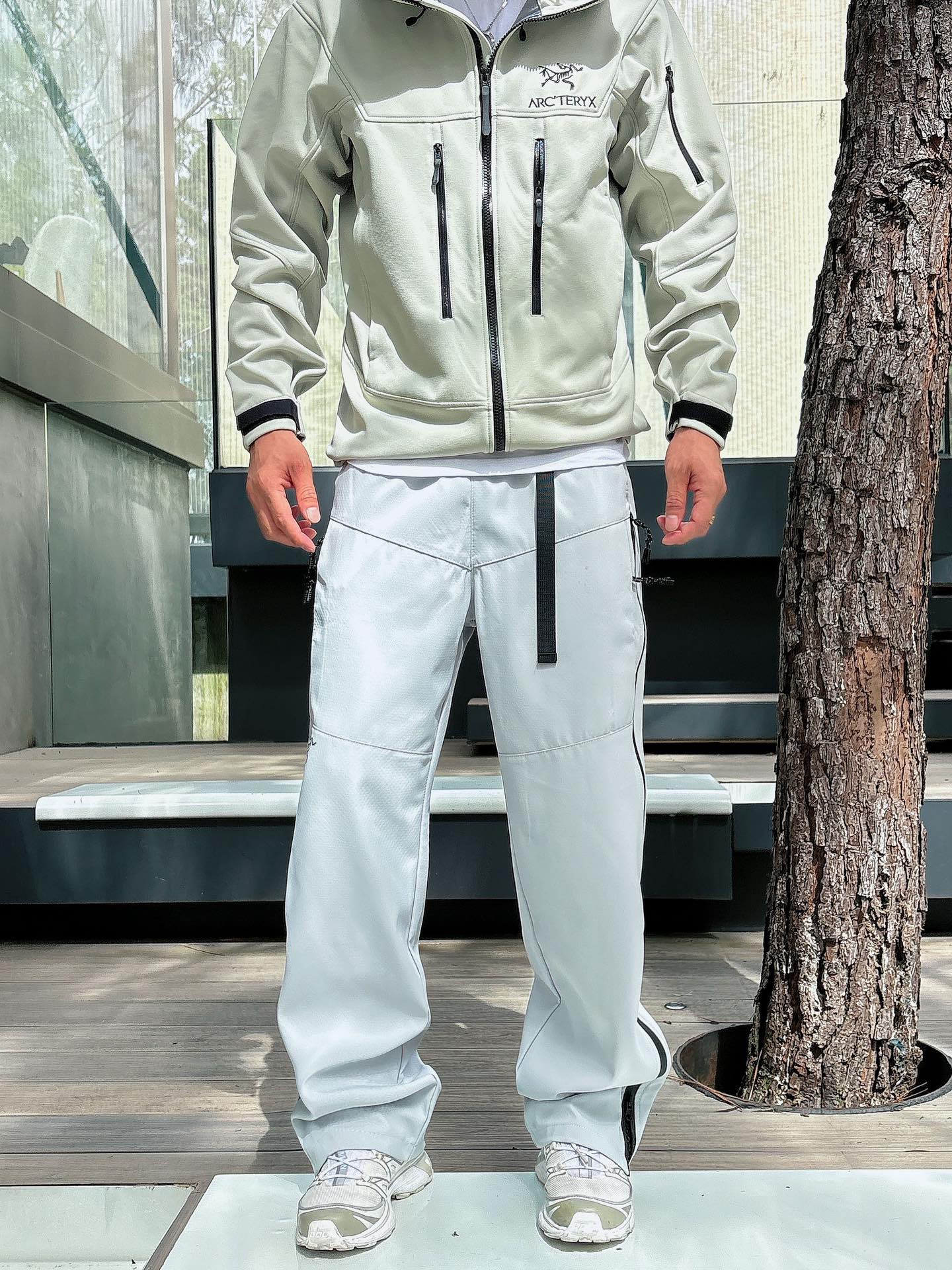 2025秋冬款ARC'TERYX始祖鸟 GAMMA LT 男子 鸟家户外运动休闲冲锋裤专业研发的科技导湿