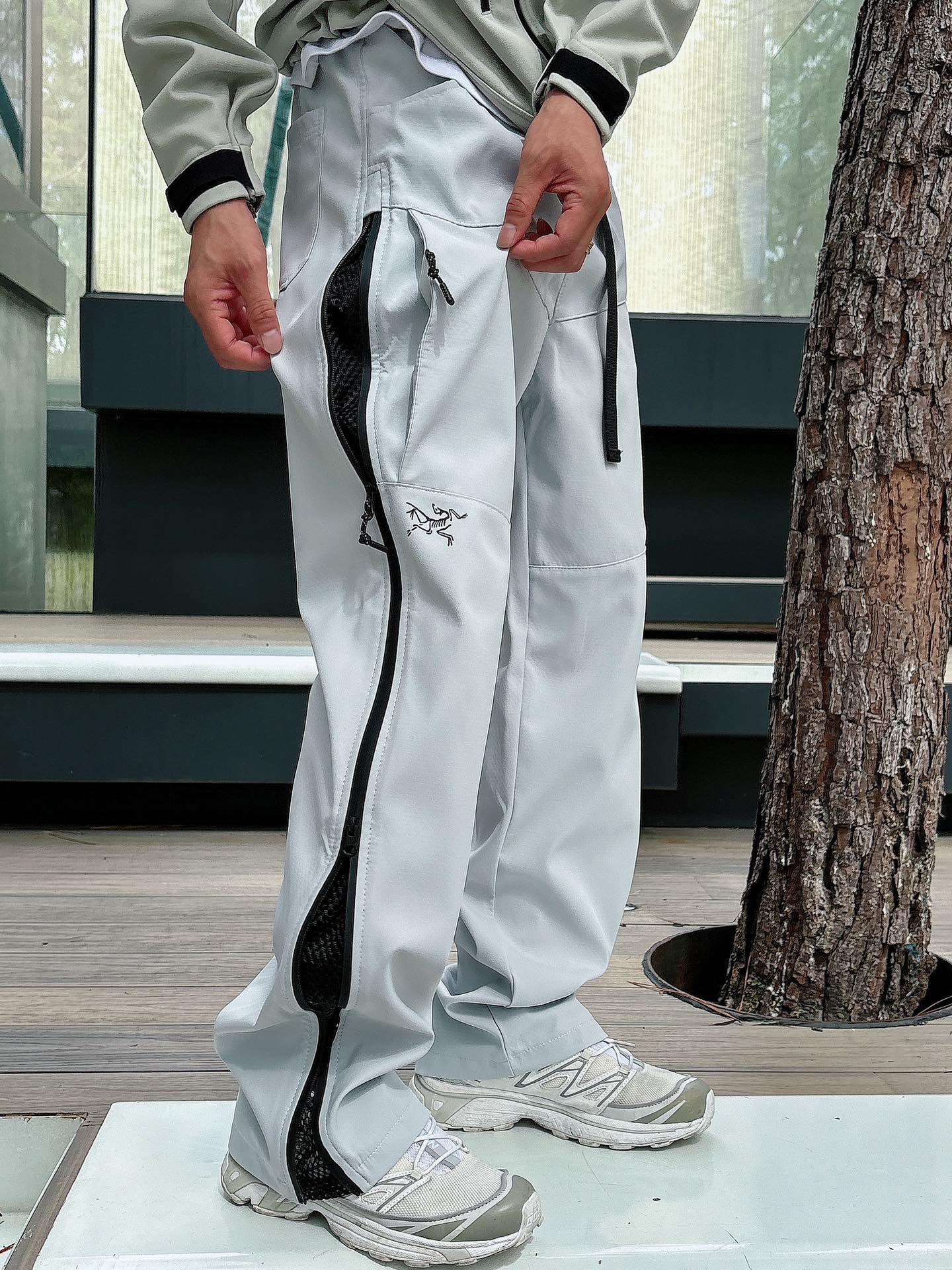 2025秋冬款ARC'TERYX始祖鸟 GAMMA LT 男子 鸟家户外运动休闲冲锋裤专业研发的科技导湿