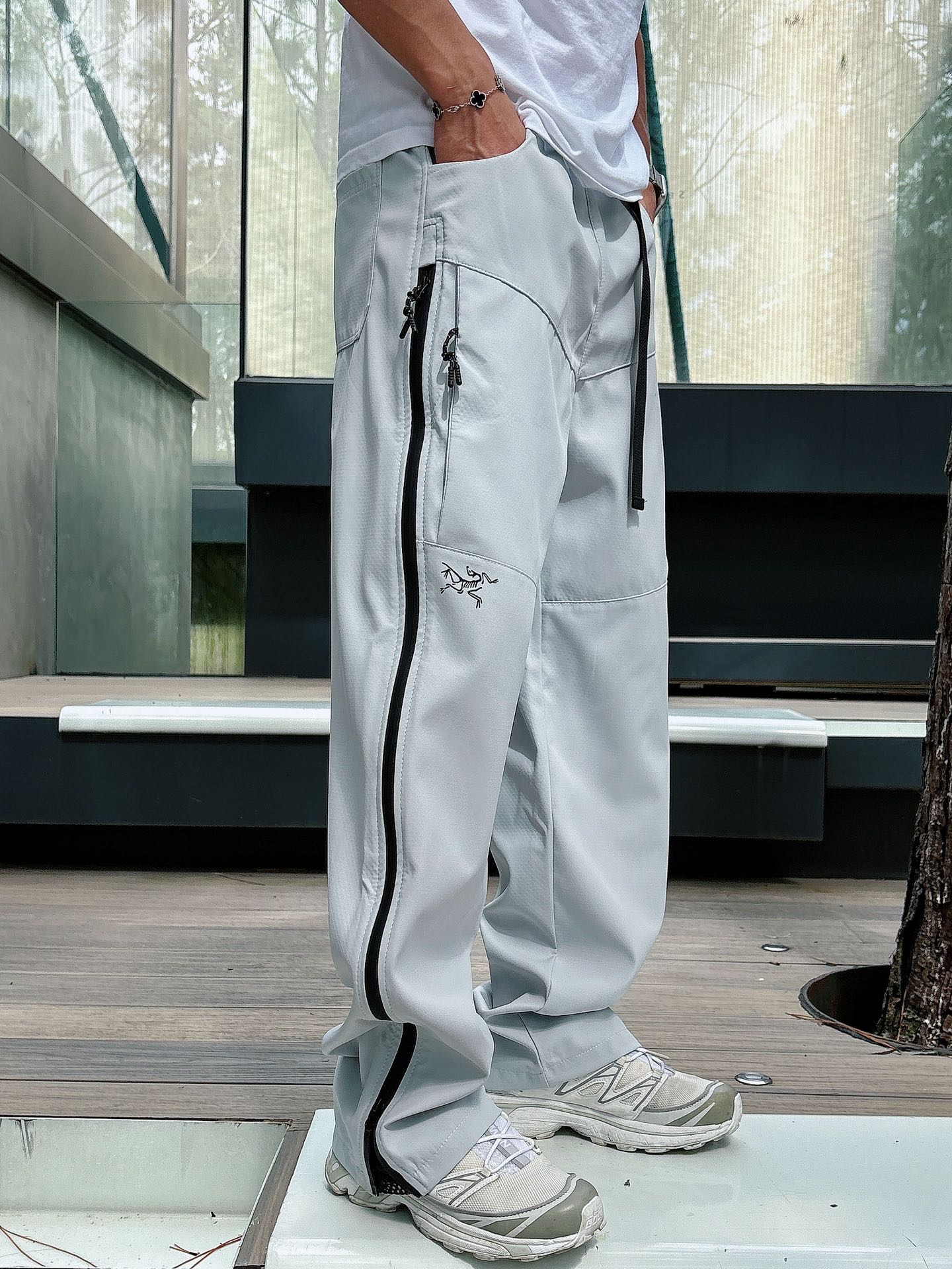 2025秋冬款ARC'TERYX始祖鸟 GAMMA LT 男子 鸟家户外运动休闲冲锋裤专业研发的科技导湿