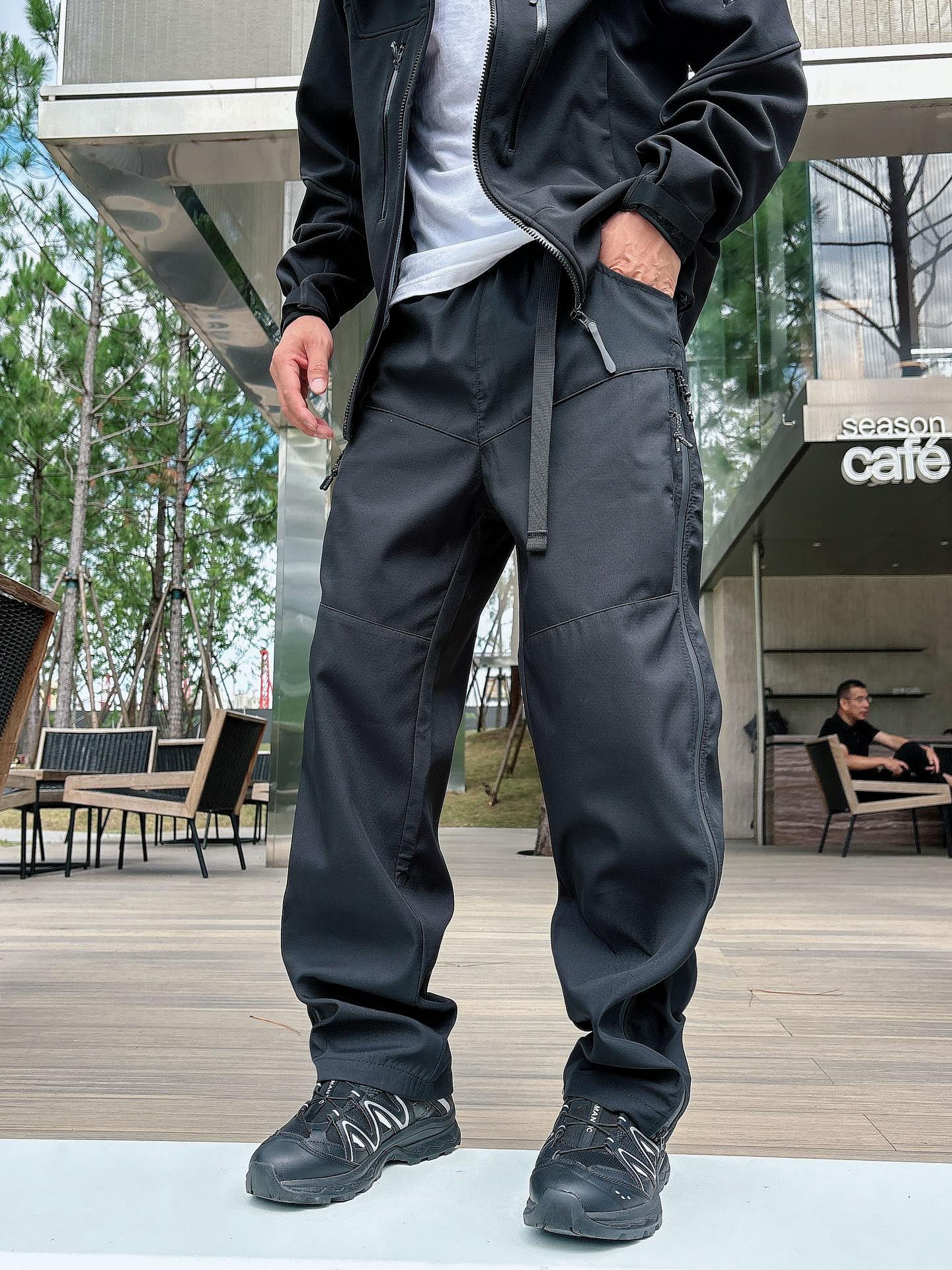 2025秋冬款ARC'TERYX始祖鸟 GAMMA LT 男子 鸟家户外运动休闲冲锋裤专业研发的科技导湿