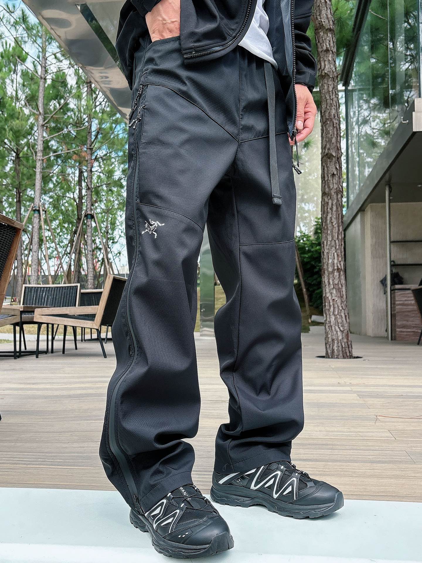 2025秋冬款ARC'TERYX始祖鸟 GAMMA LT 男子 鸟家户外运动休闲冲锋裤专业研发的科技导湿