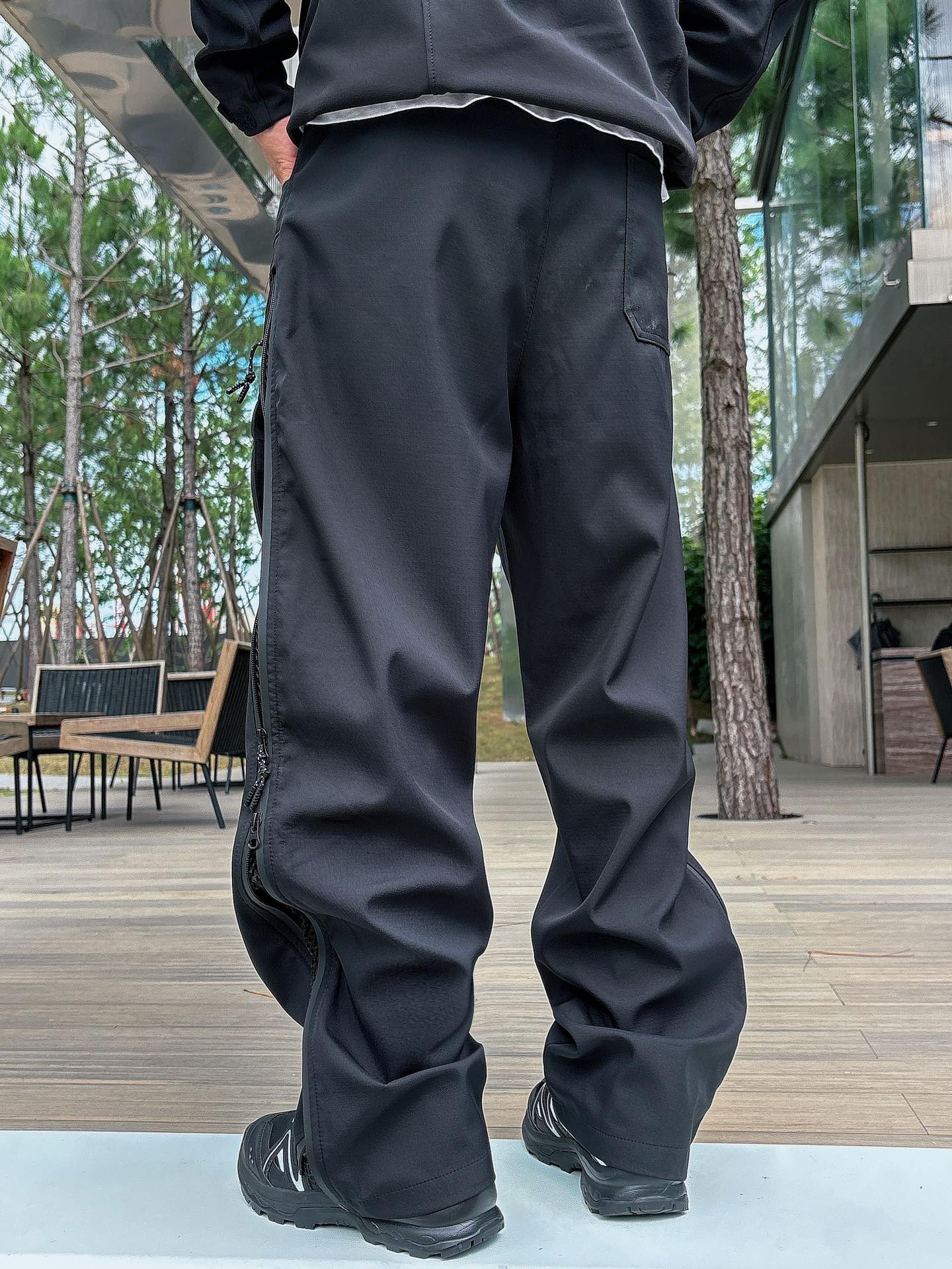 2025秋冬款ARC'TERYX始祖鸟 GAMMA LT 男子 鸟家户外运动休闲冲锋裤专业研发的科技导湿