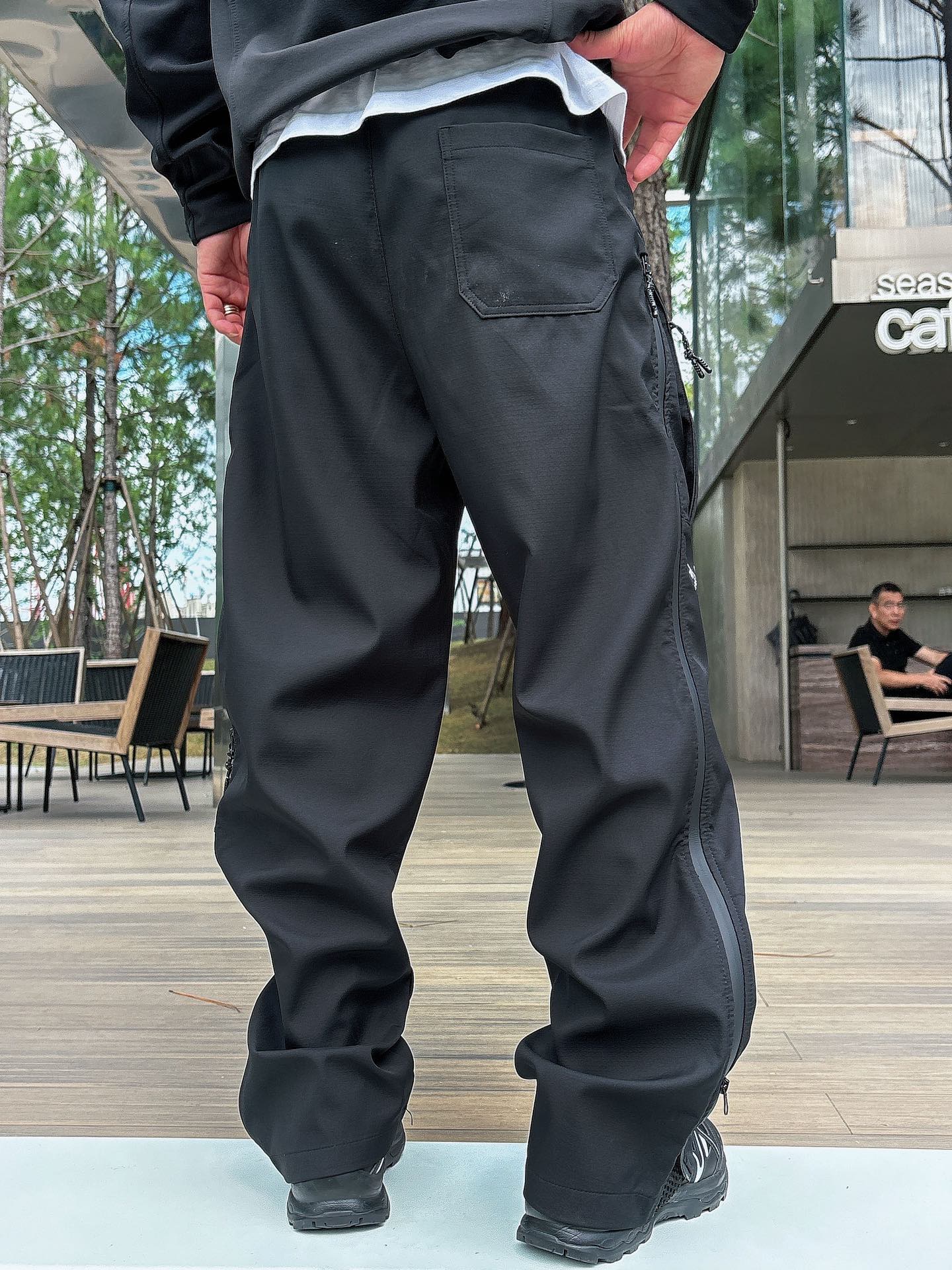 2025秋冬款ARC'TERYX始祖鸟 GAMMA LT 男子 鸟家户外运动休闲冲锋裤专业研发的科技导湿