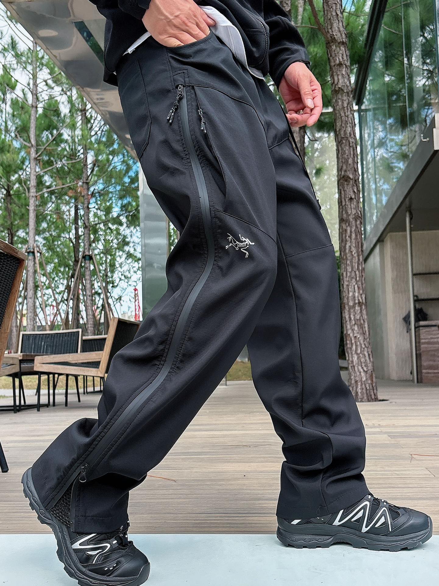 2025秋冬款ARC'TERYX始祖鸟 GAMMA LT 男子 鸟家户外运动休闲冲锋裤专业研发的科技导湿