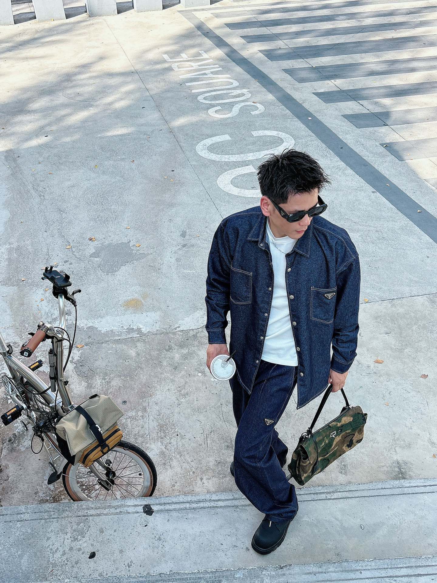 PRADA 普拉达 2025男士 秋季最新款纯色长袖三角标牛仔外套 简约到了极致就是经典！！普拉达这个品