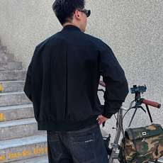 PRADA 普拉达 2025男士 秋季最新款纯色长袖三角标牛仔领子外套 领子可以拆卸,简约到了极致就是经 PRADA 普拉达 2025男士 秋季最新款纯色长袖三角标牛仔领子外套 领子可以拆卸,简约到了极致就是经