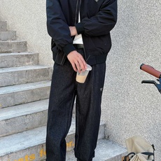 PRADA 普拉达 2025男士 秋季最新款纯色长袖三角标牛仔领子外套 领子可以拆卸,简约到了极致就是经 PRADA 普拉达 2025男士 秋季最新款纯色长袖三角标牛仔领子外套 领子可以拆卸,简约到了极致就是经