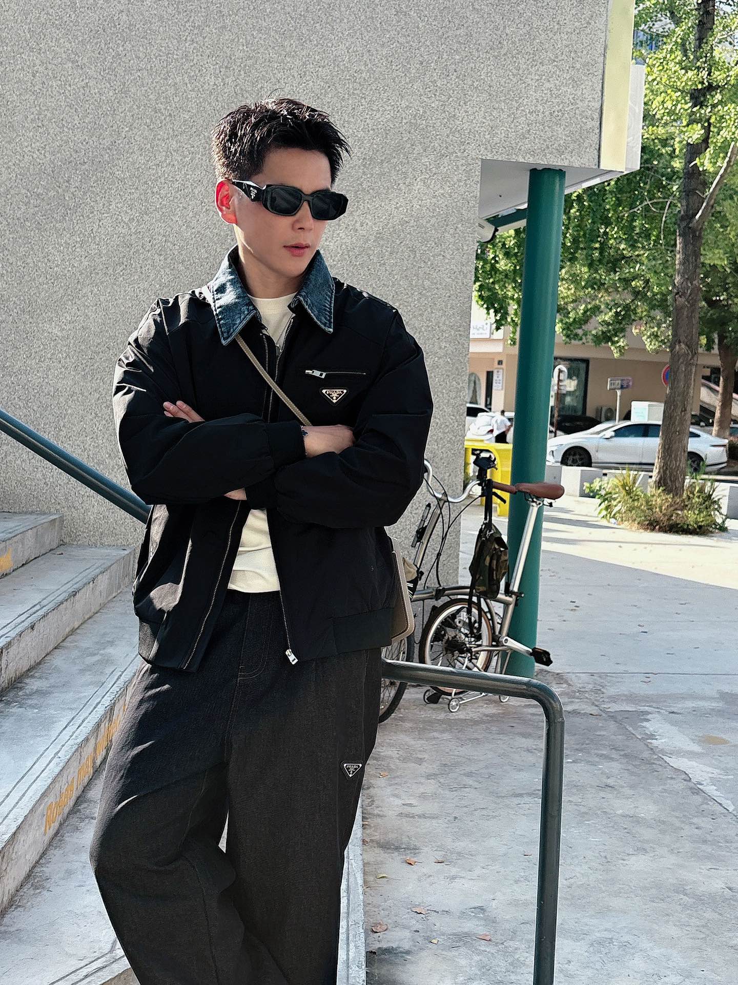 PRADA 普拉达 2025男士 秋季最新款纯色长袖三角标牛仔领子外套 领子可以拆卸，简约到了极致就是经