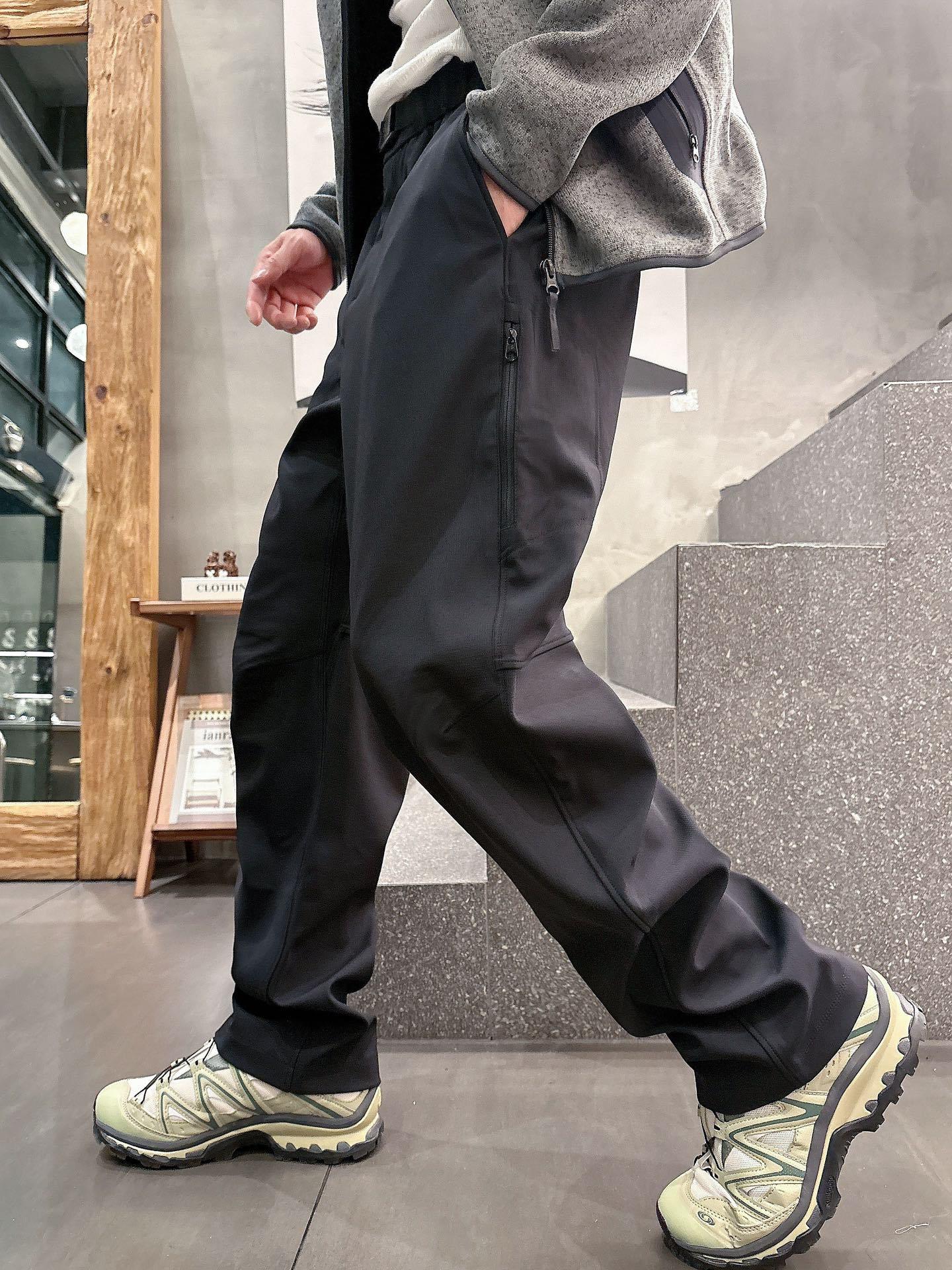 2025秋冬款ARC'TERYX始祖鸟 GAMMA LT 男子 鸟家户外运动休闲冲锋裤专业研发的科技导湿