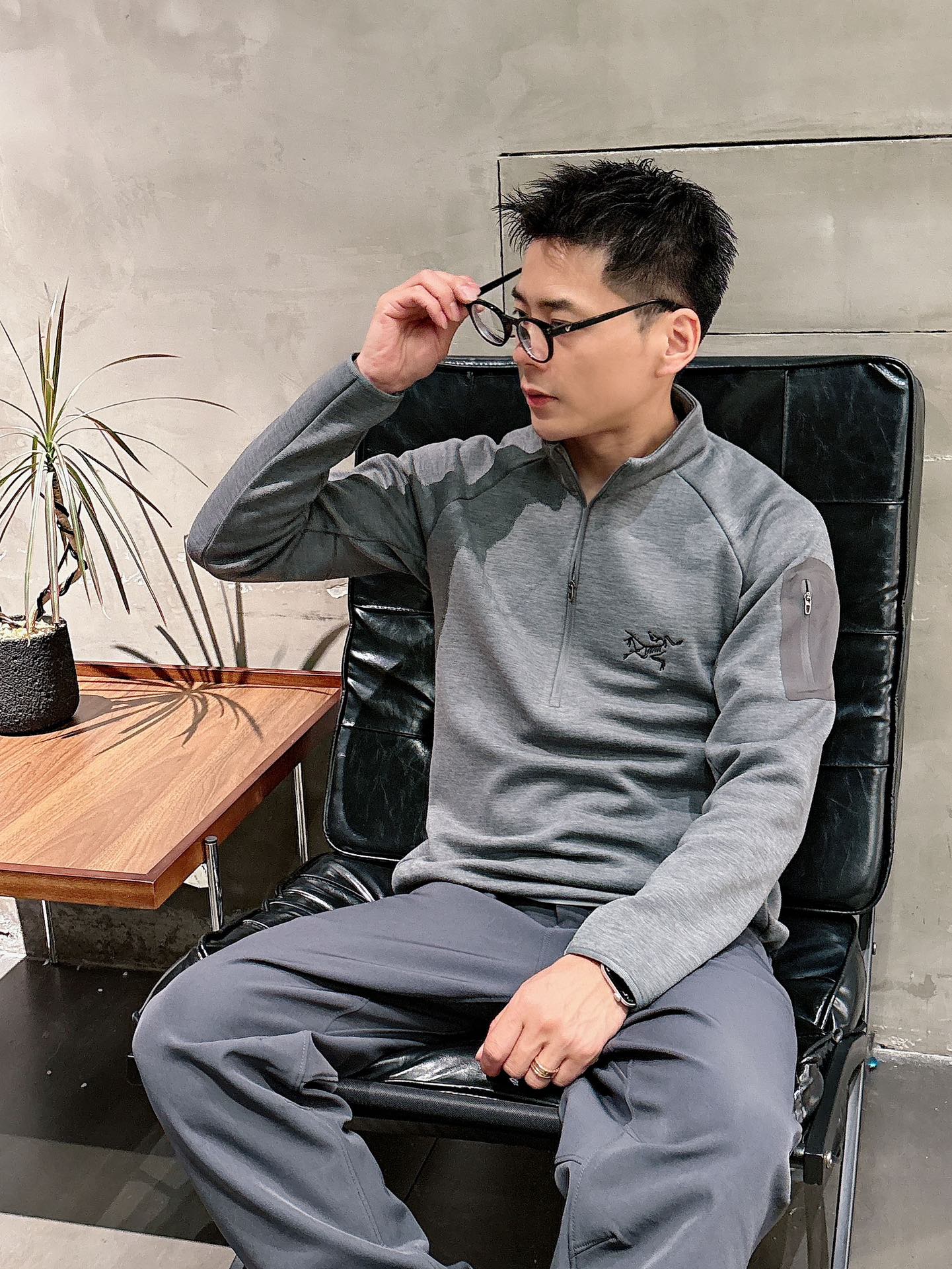 鸟家新款秋冬打底卫衣，街头与户外的碰撞～～大家都知道这款卫衣采进口面料制成．采用进口专机立体刺绣工艺，看