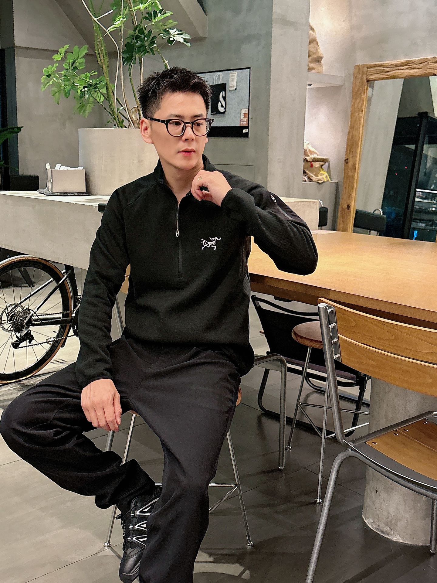 鸟家新款秋冬打底卫衣，街头与户外的碰撞～～大家都知道这款卫衣采进口面料制成．采用进口专机立体刺绣工艺，看