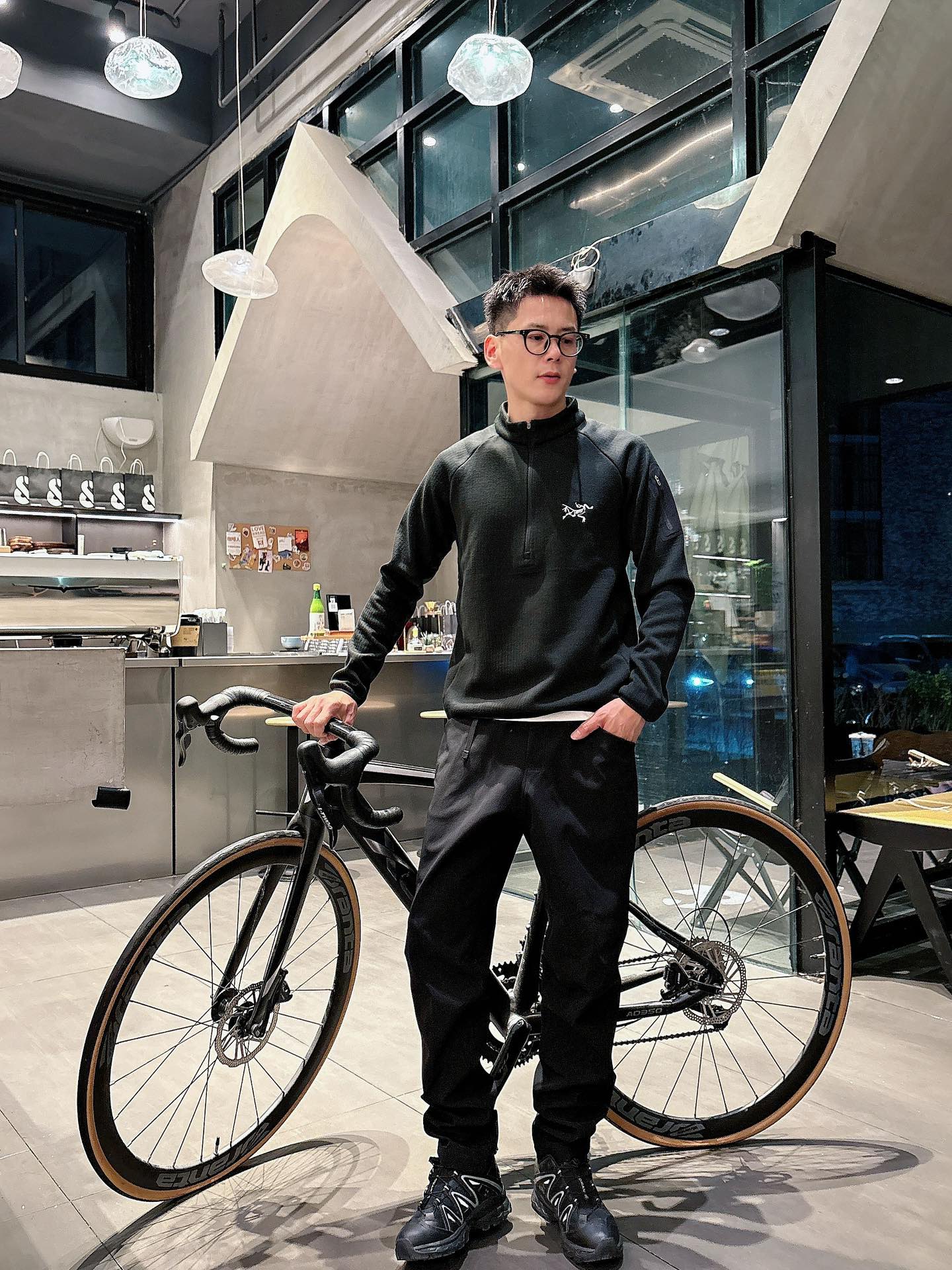 鸟家新款秋冬打底卫衣，街头与户外的碰撞～～大家都知道这款卫衣采进口面料制成．采用进口专机立体刺绣工艺，看