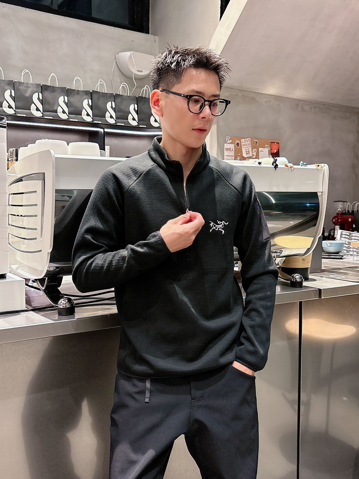 鸟家新款秋冬打底卫衣，街头与户外的碰撞～～大家都知道这款卫衣采进口面料制成．采用进口专机立体刺绣工艺，看