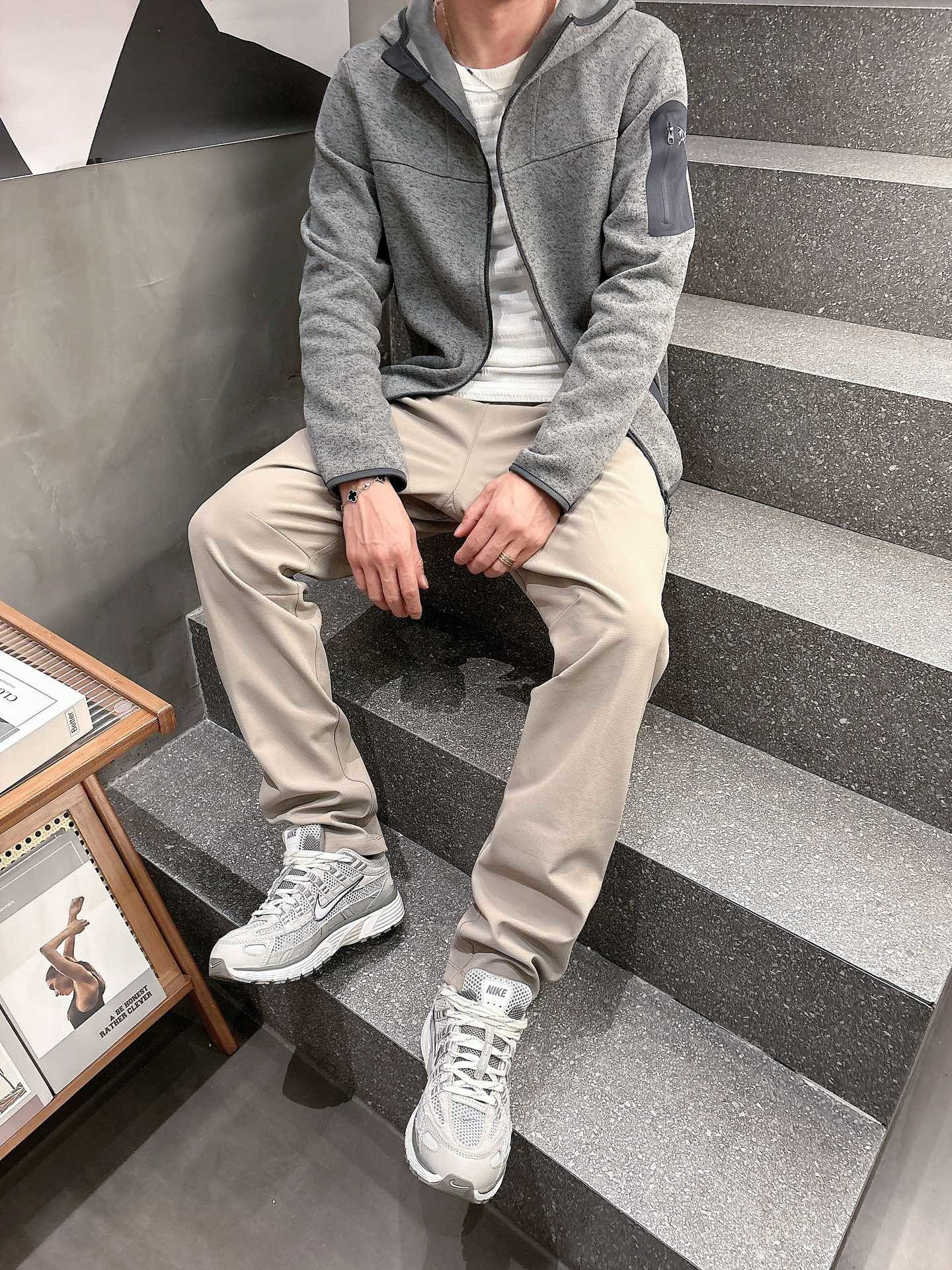 2025秋冬款ARC'TERYX始祖鸟 GAMMA LT 男子 鸟家户外运动休闲冲锋裤专业研发的科技导湿